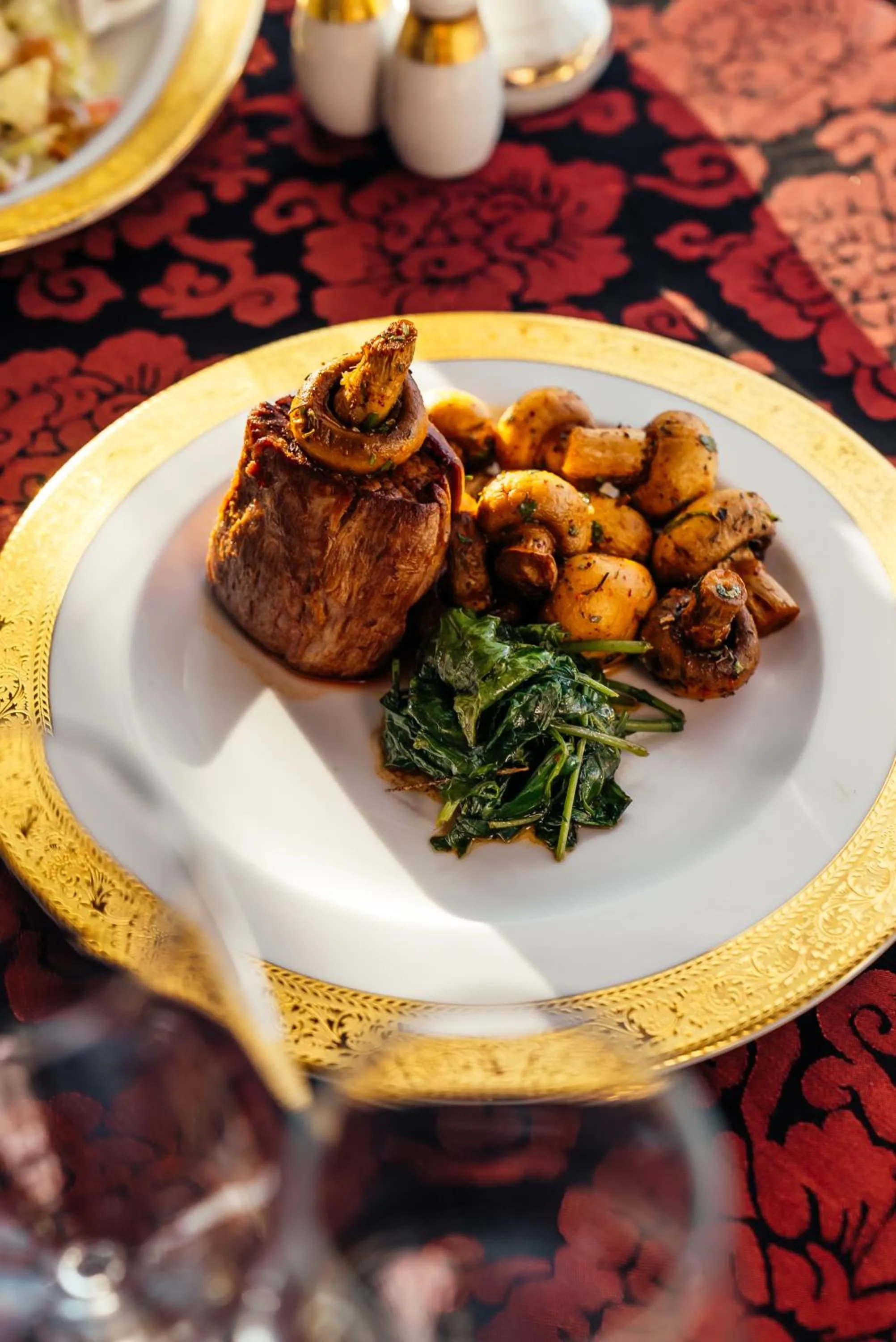 Food in Le Metropole Luxury Heritage Hotel Since 1902 by Paradise Inn Group