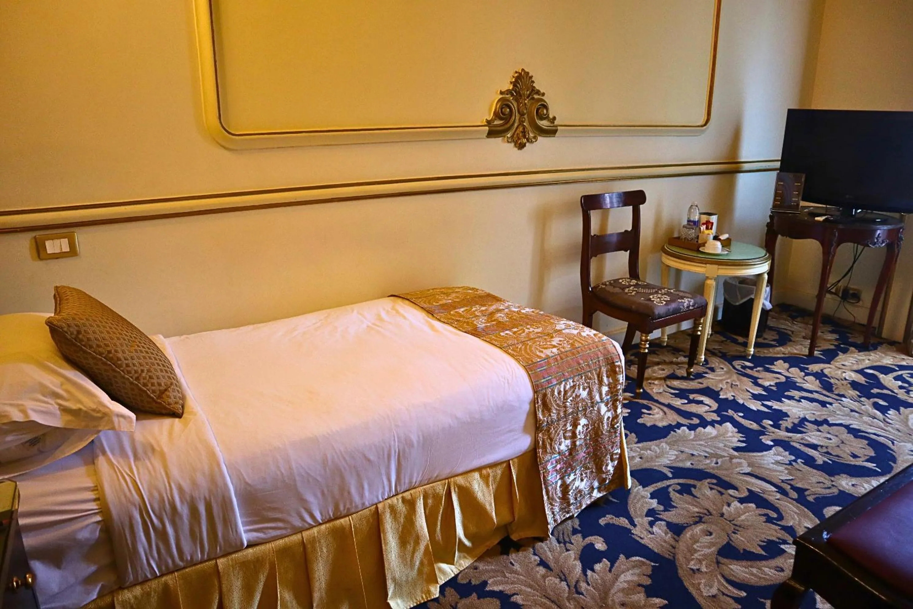 Bed in Le Metropole Luxury Heritage Hotel Since 1902 by Paradise Inn Group