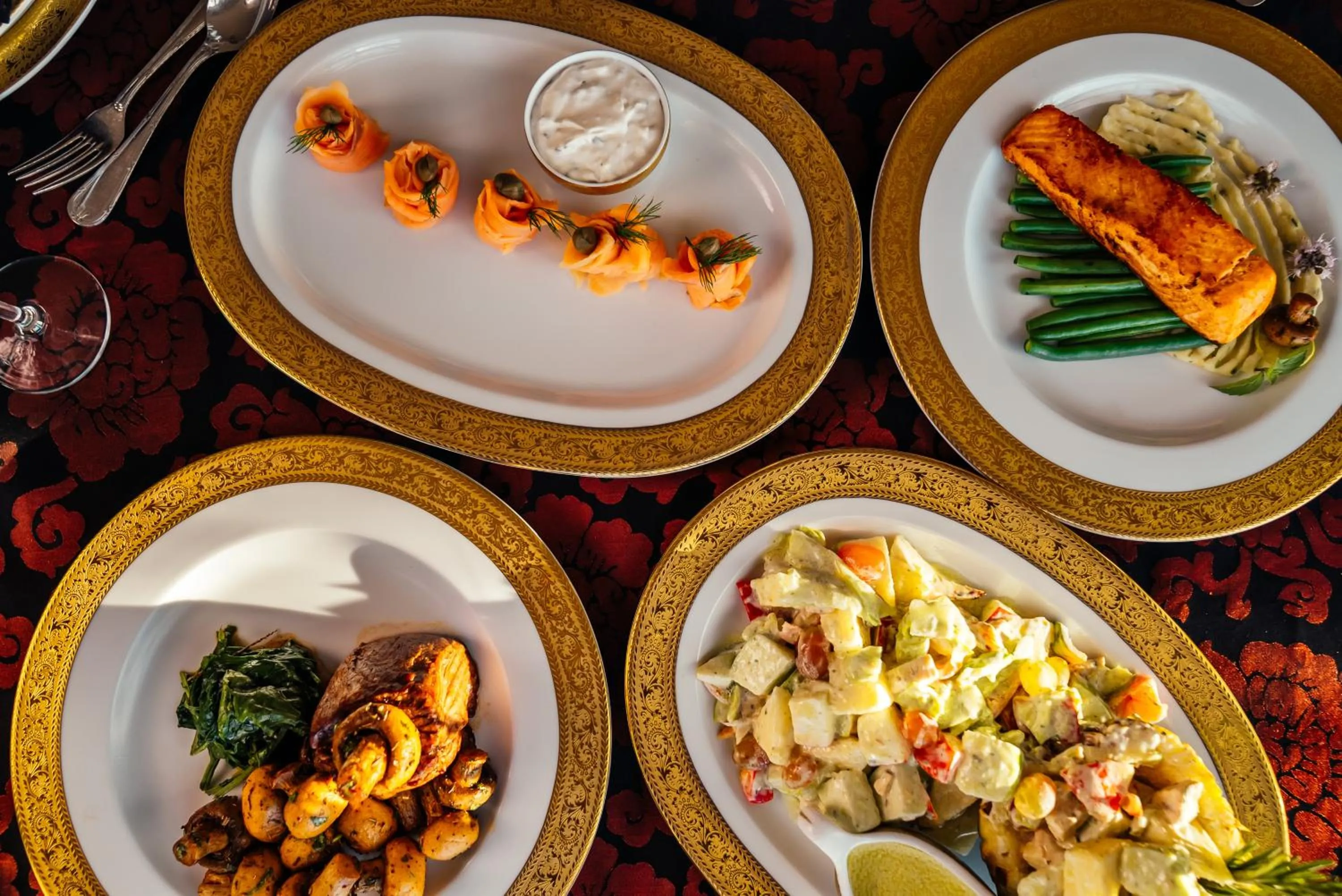 Food and drinks in Le Metropole Luxury Heritage Hotel Since 1902 by Paradise Inn Group