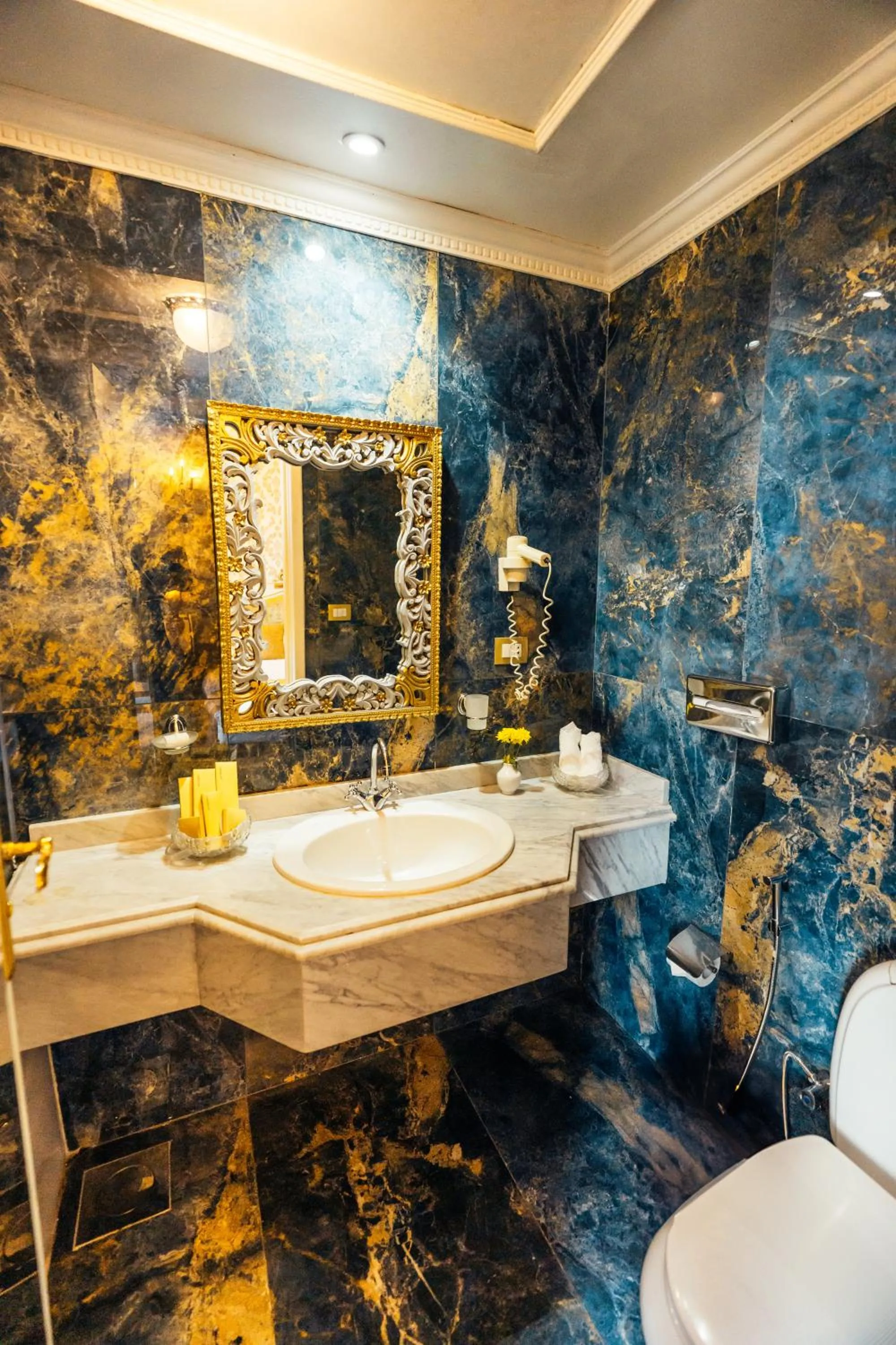 Bathroom in Le Metropole Luxury Heritage Hotel Since 1902 by Paradise Inn Group