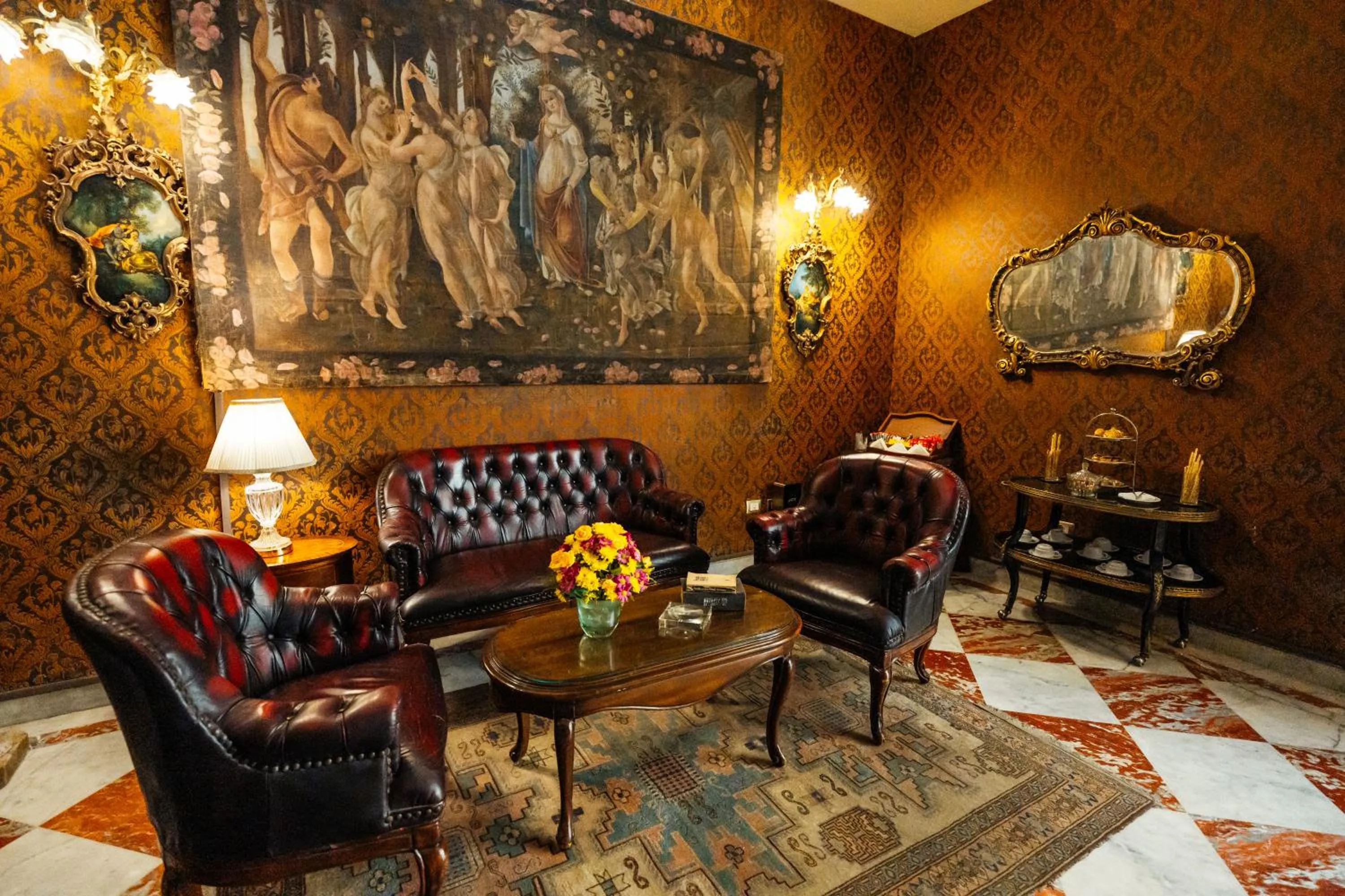 Seating area in Le Metropole Luxury Heritage Hotel Since 1902 by Paradise Inn Group