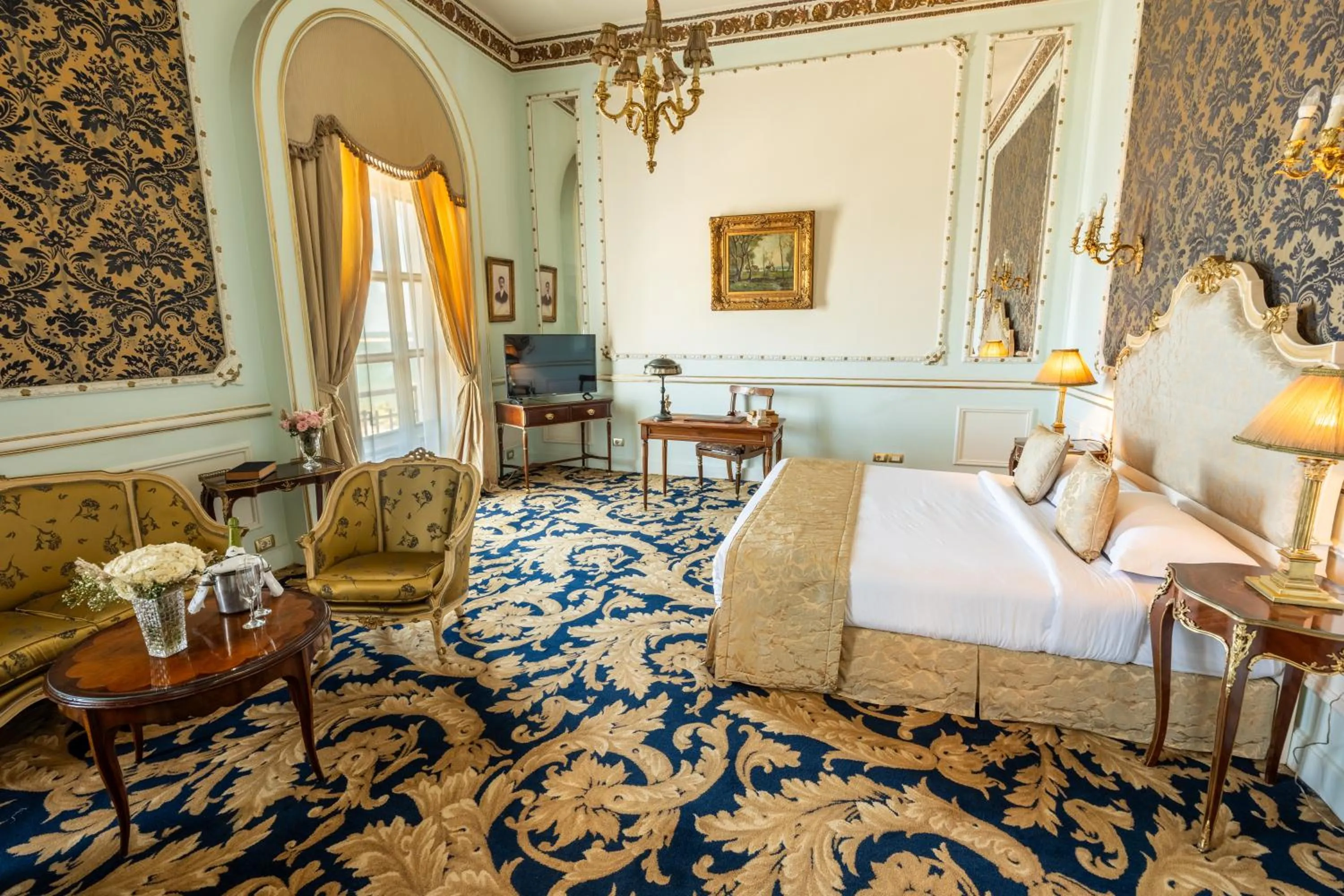 Photo of the whole room, Bed in Le Metropole Luxury Heritage Hotel Since 1902 by Paradise Inn Group