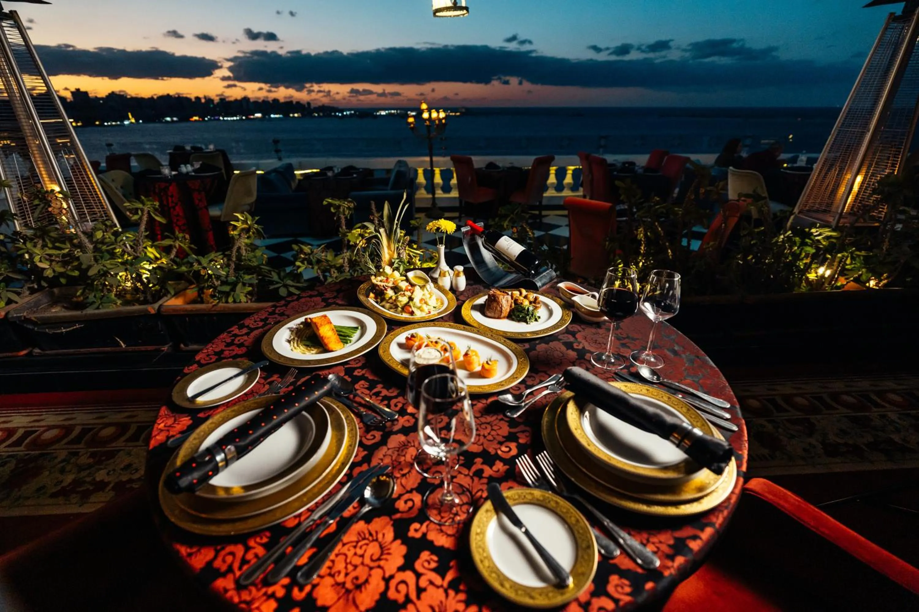 Restaurant/places to eat in Le Metropole Luxury Heritage Hotel Since 1902 by Paradise Inn Group