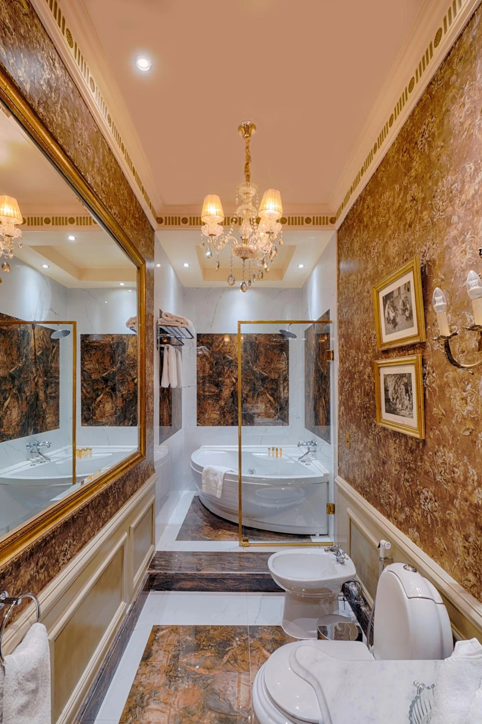 Bathroom in Le Metropole Luxury Heritage Hotel Since 1902 by Paradise Inn Group