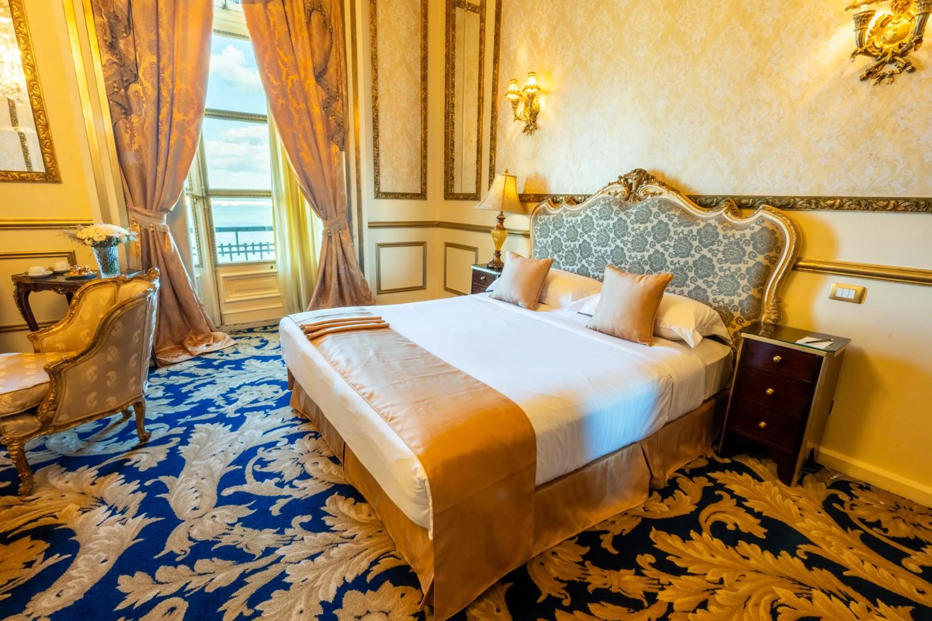 Bedroom, Bed in Le Metropole Luxury Heritage Hotel Since 1902 by Paradise Inn Group