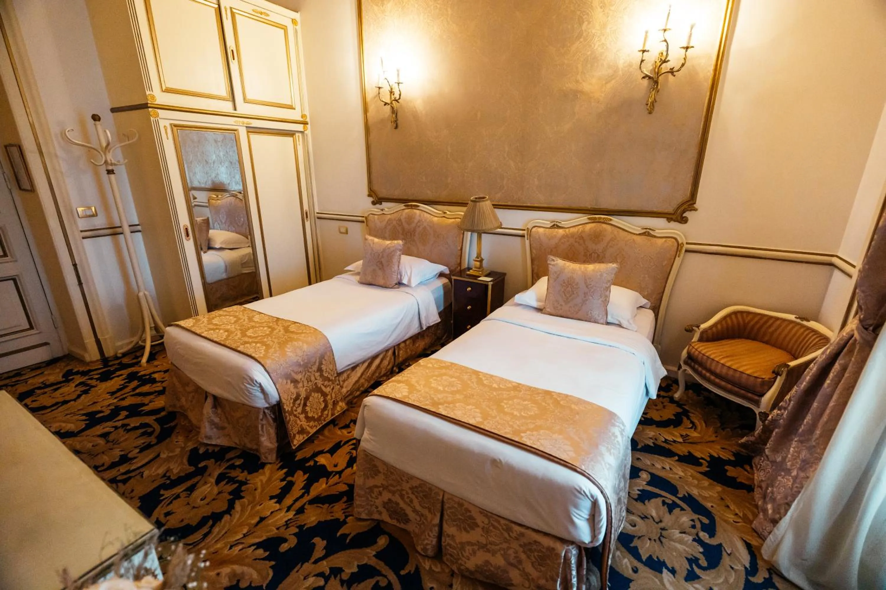 Photo of the whole room, Bed in Le Metropole Luxury Heritage Hotel Since 1902 by Paradise Inn Group