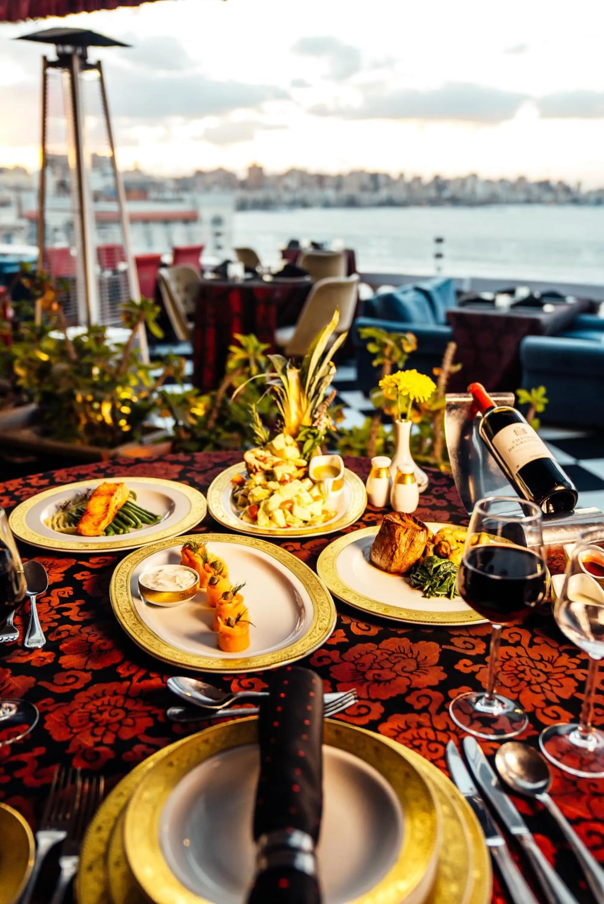 Restaurant/places to eat in Le Metropole Luxury Heritage Hotel Since 1902 by Paradise Inn Group