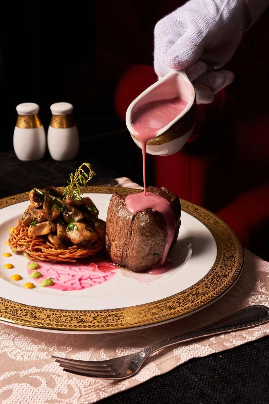 Restaurant/places to eat in Le Metropole Luxury Heritage Hotel Since 1902 by Paradise Inn Group