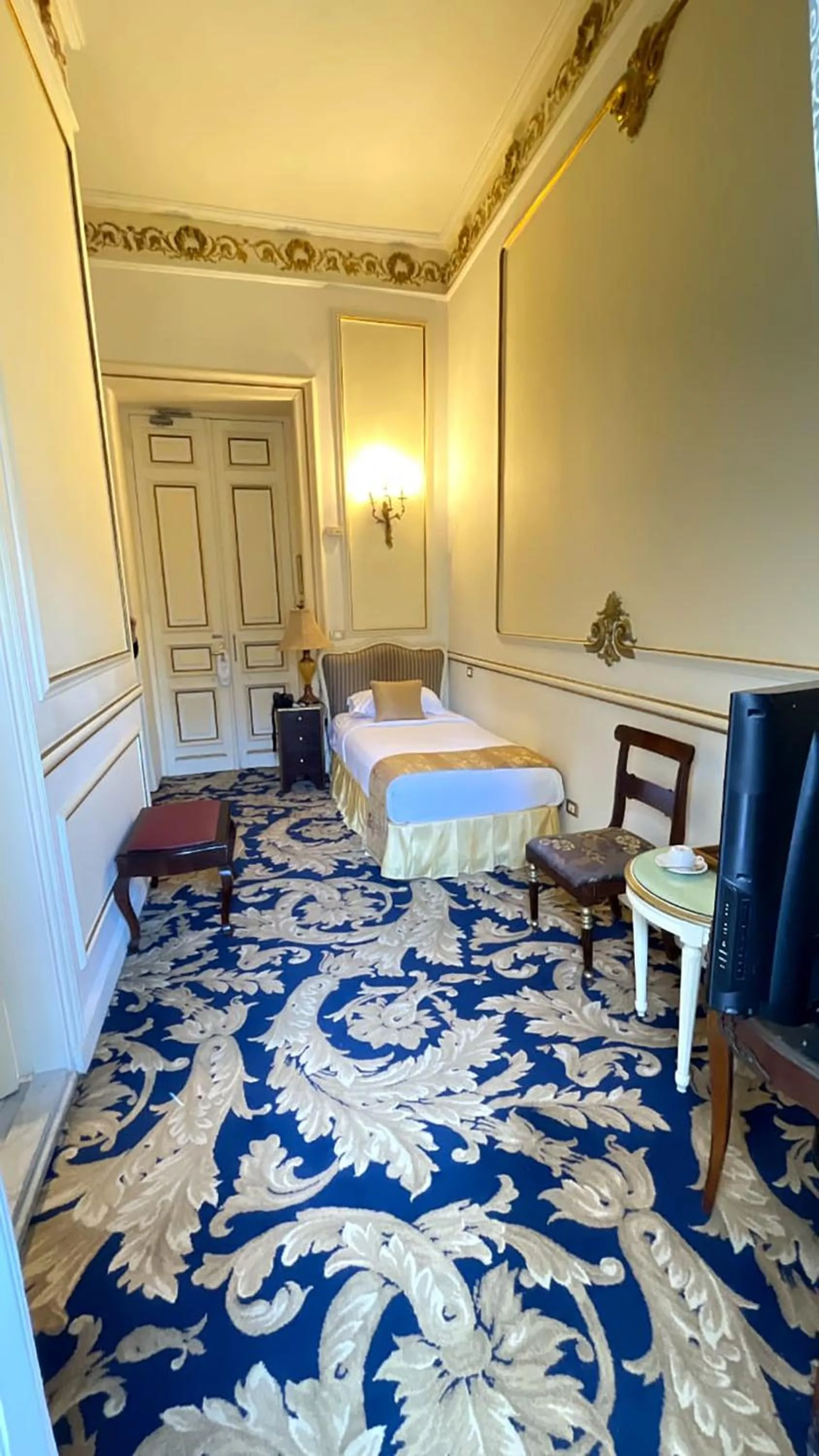 Bed in Le Metropole Luxury Heritage Hotel Since 1902 by Paradise Inn Group