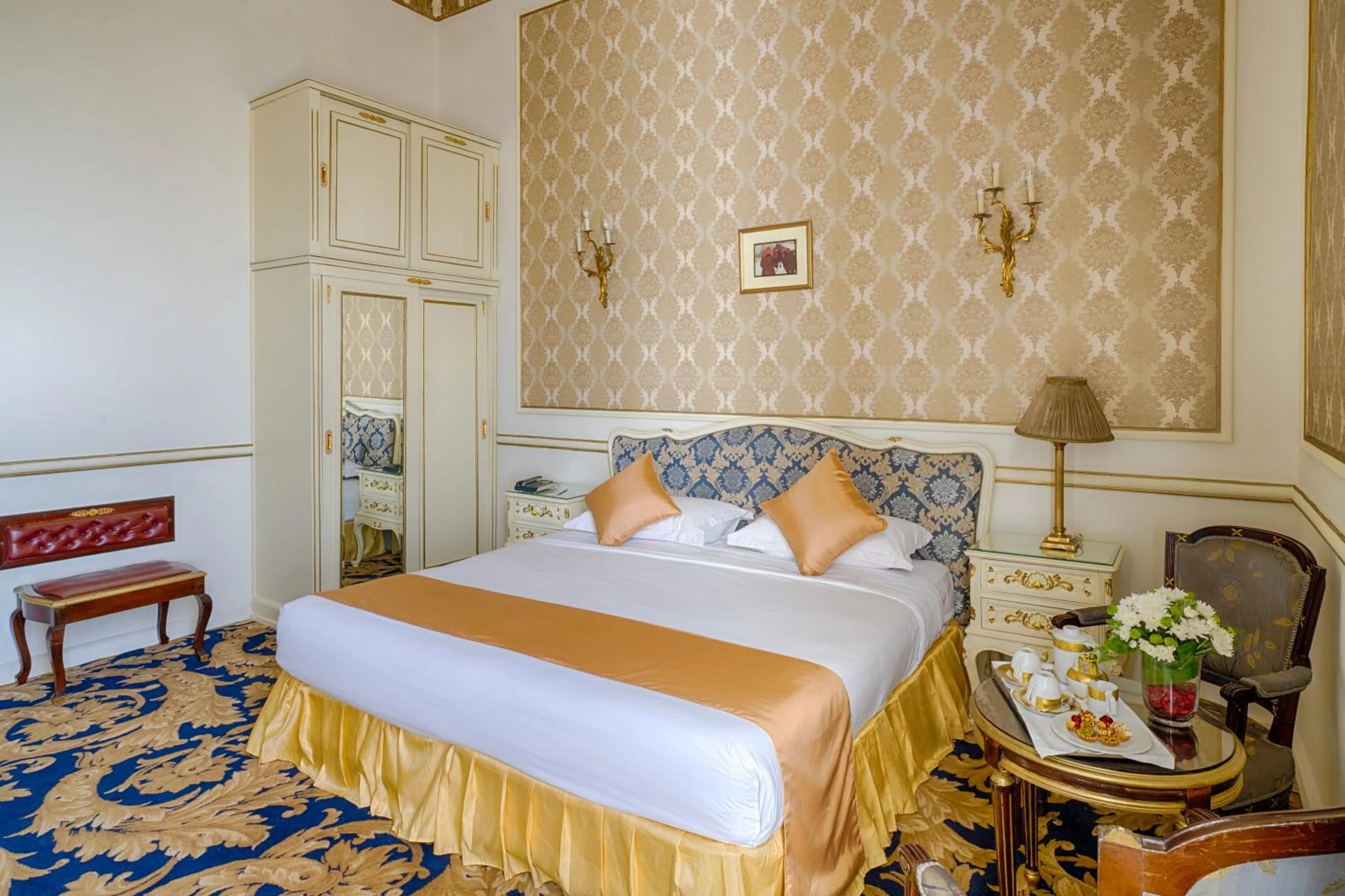 Photo of the whole room, Bed in Le Metropole Luxury Heritage Hotel Since 1902 by Paradise Inn Group