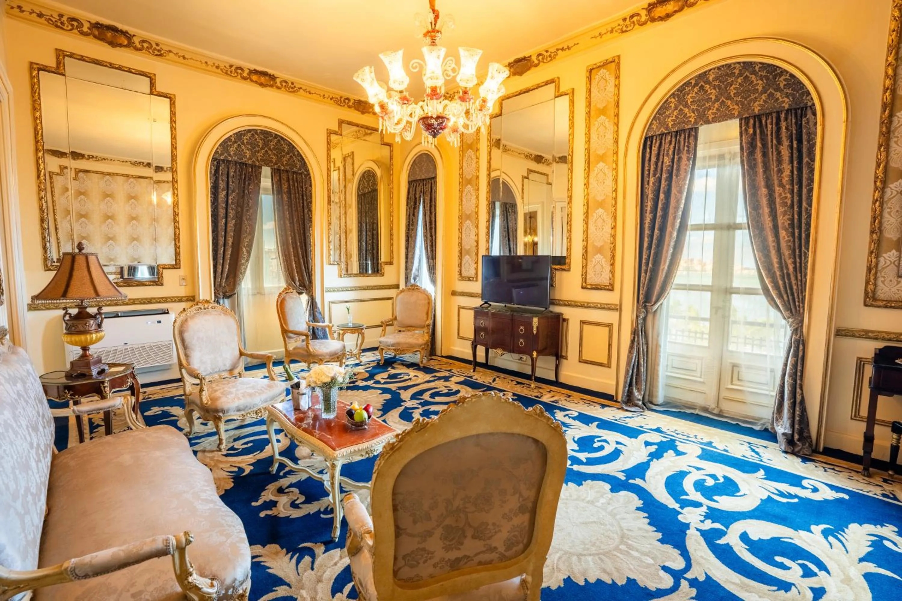 Seating area in Le Metropole Luxury Heritage Hotel Since 1902 by Paradise Inn Group