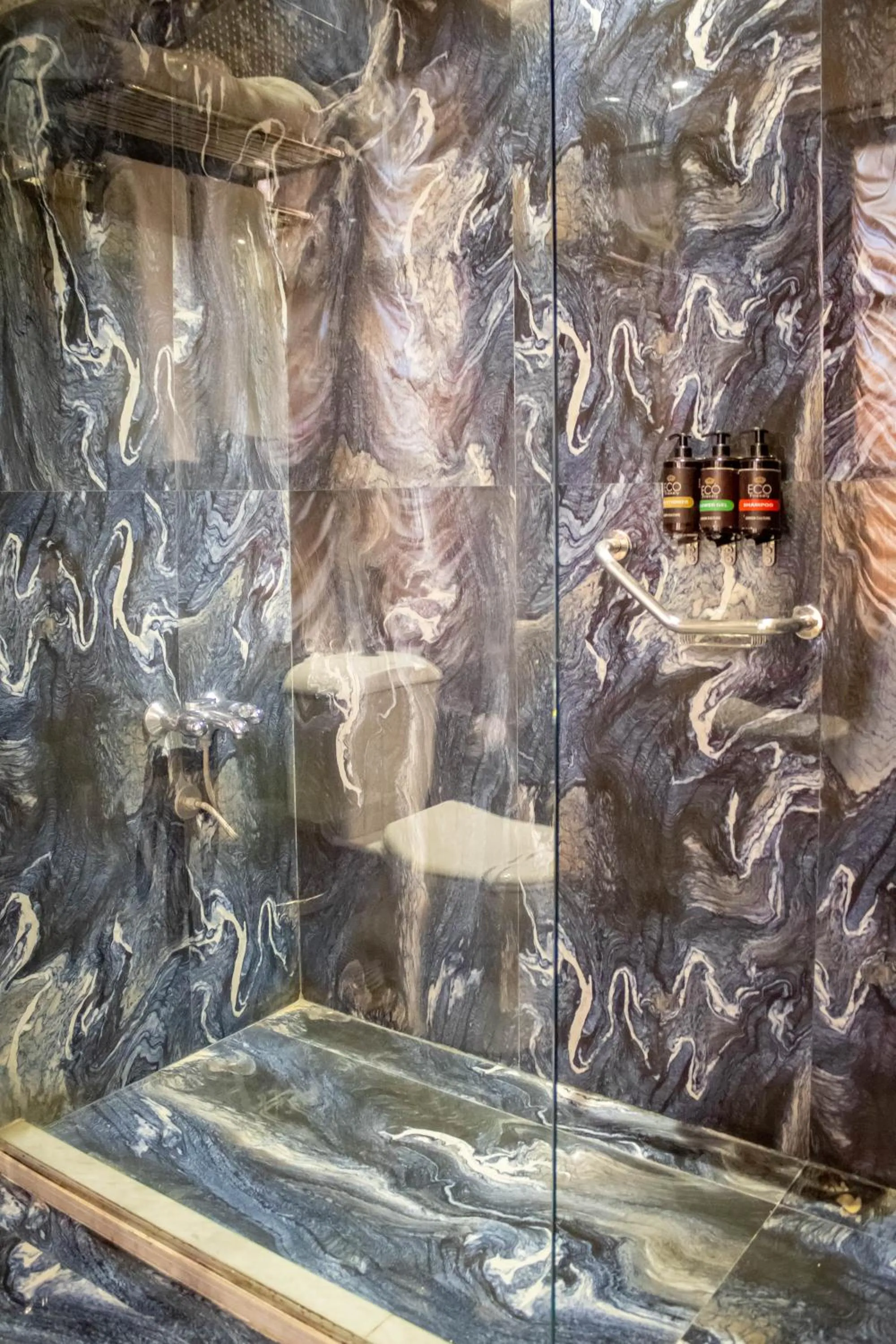 Bathroom in Windsor Palace Luxury Heritage Hotel Since 1906 by Paradise Inn Group