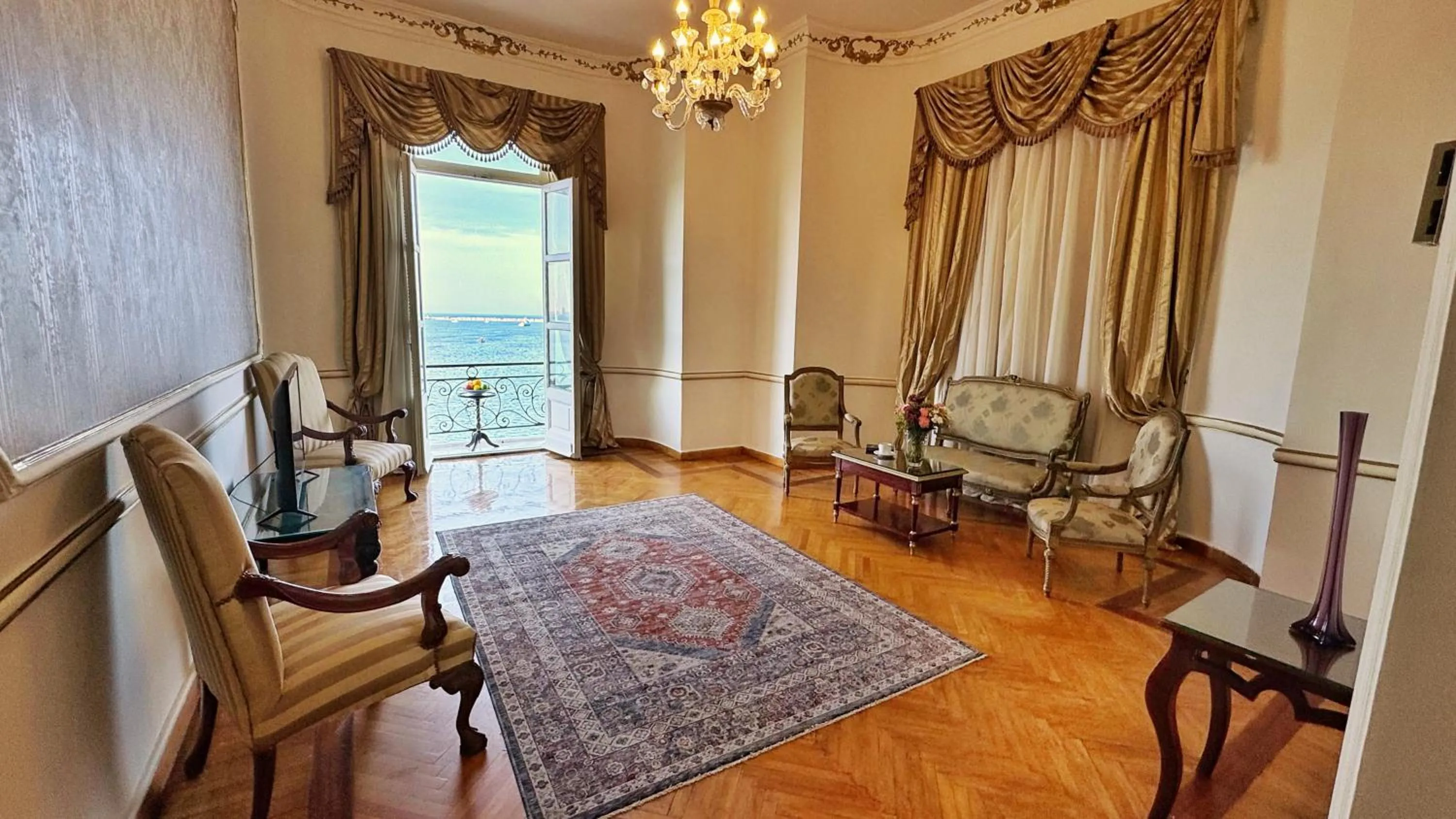 Living room in Windsor Palace Luxury Heritage Hotel Since 1906 by Paradise Inn Group
