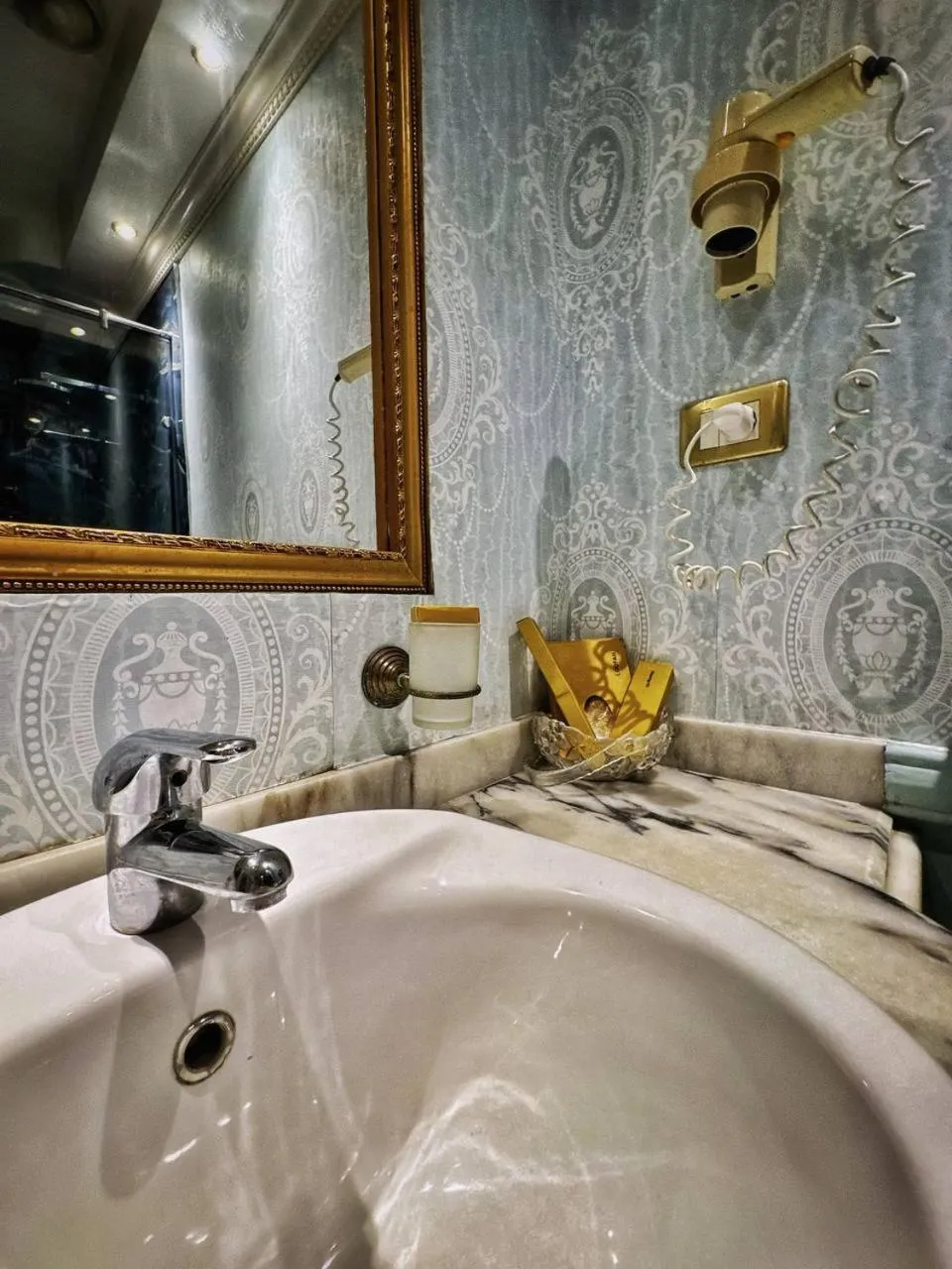 Bathroom in Windsor Palace Luxury Heritage Hotel Since 1906 by Paradise Inn Group