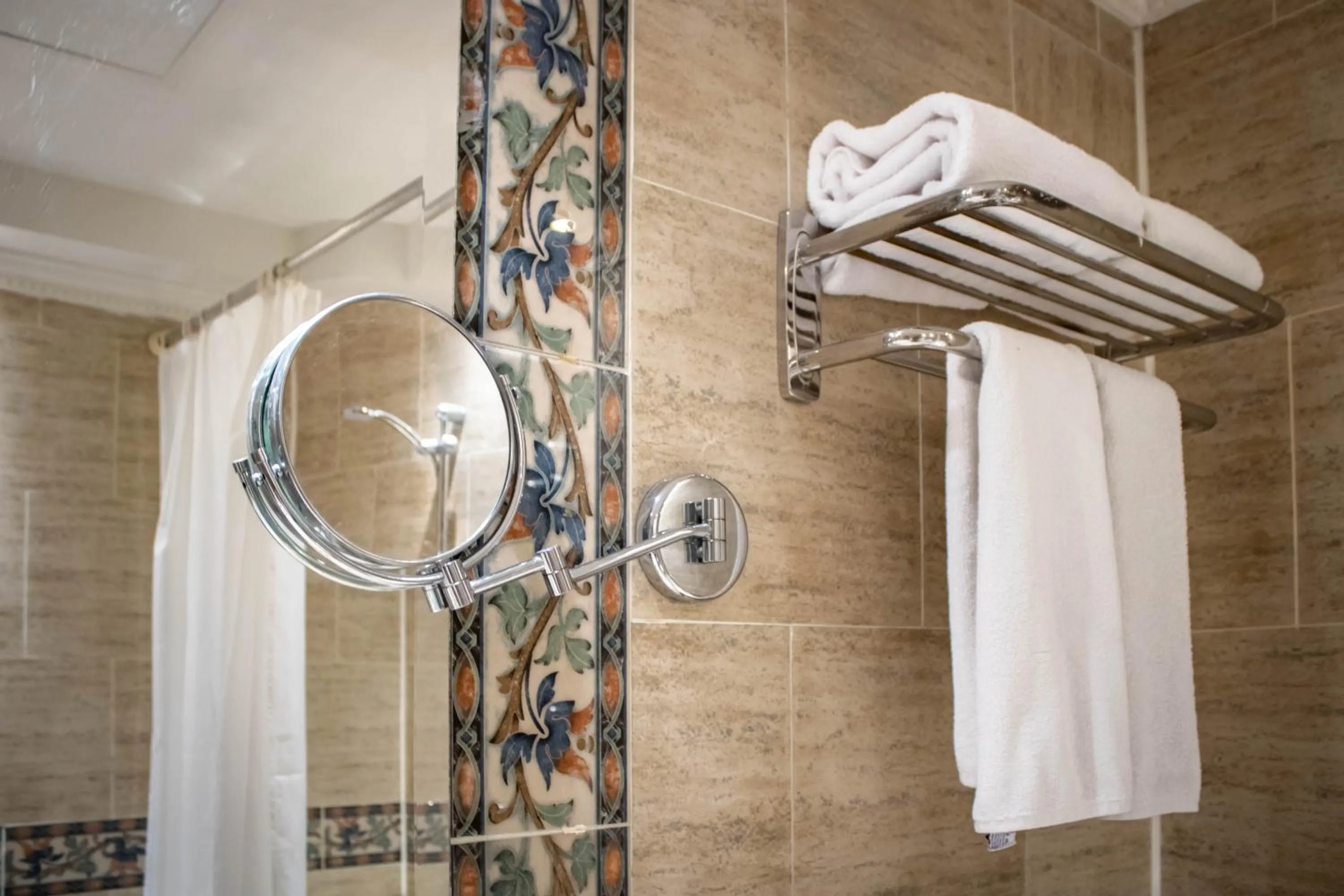 Bathroom in Windsor Palace Luxury Heritage Hotel Since 1906 by Paradise Inn Group