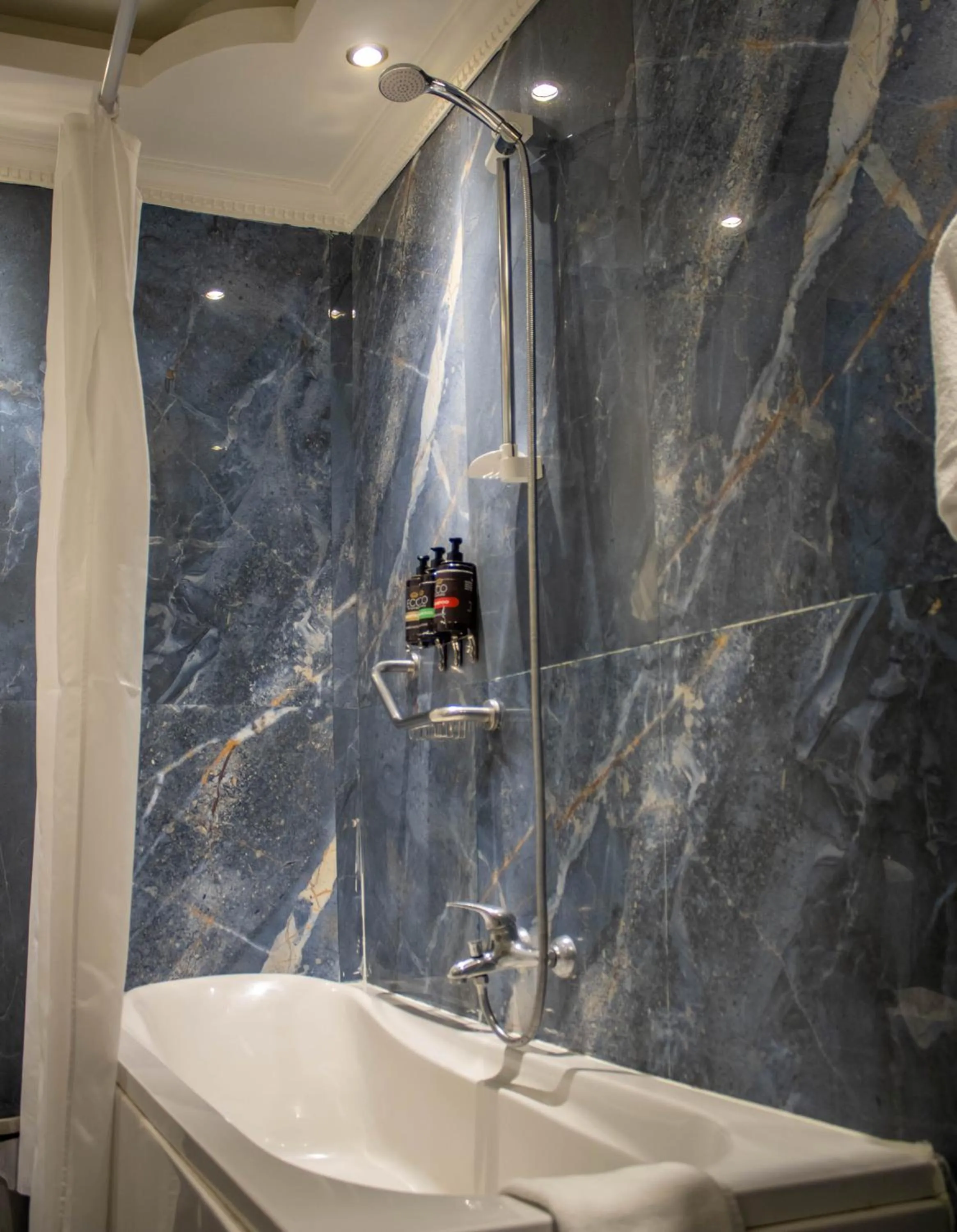 Bathroom in Windsor Palace Luxury Heritage Hotel Since 1906 by Paradise Inn Group