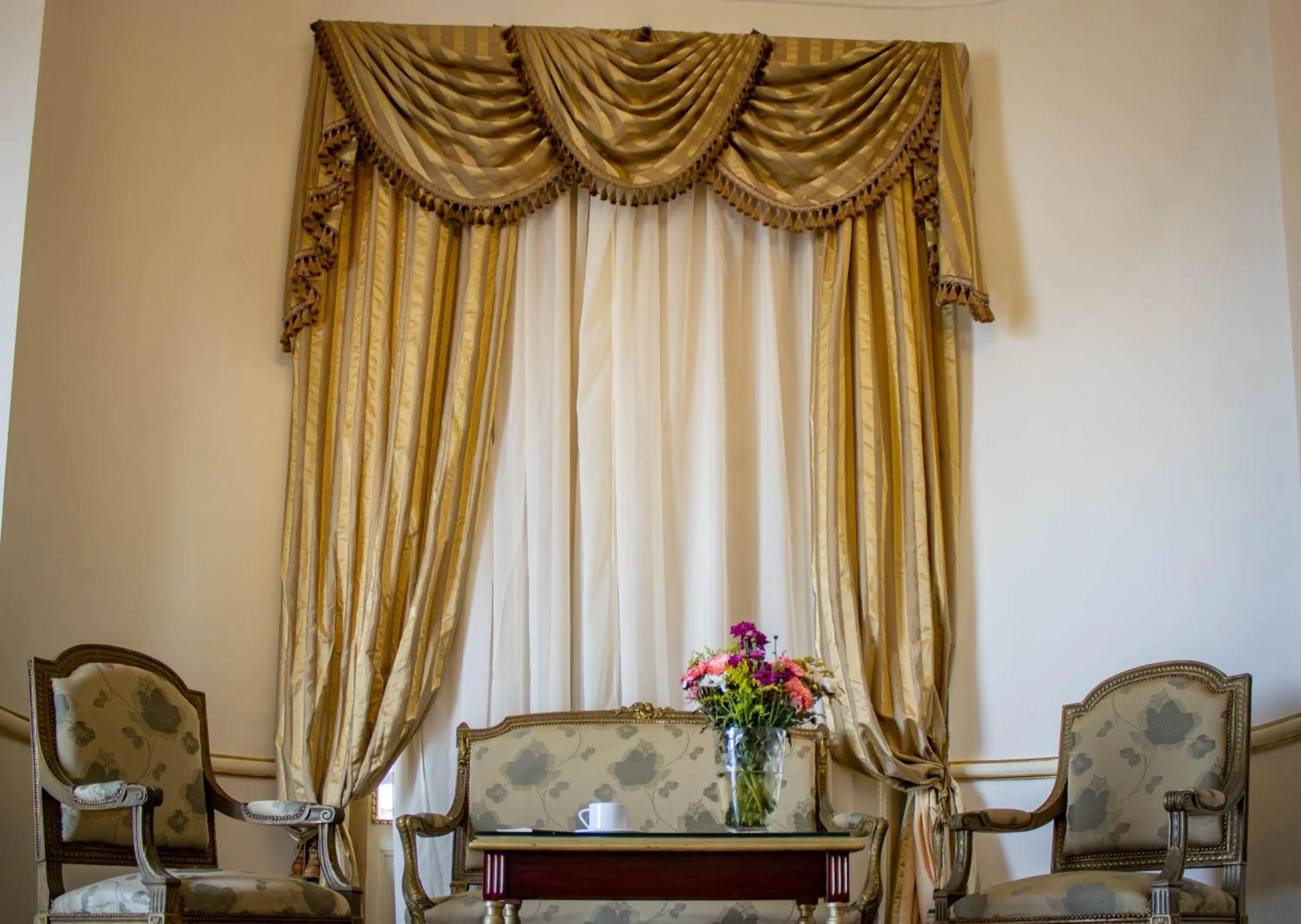 Living room in Windsor Palace Luxury Heritage Hotel Since 1906 by Paradise Inn Group