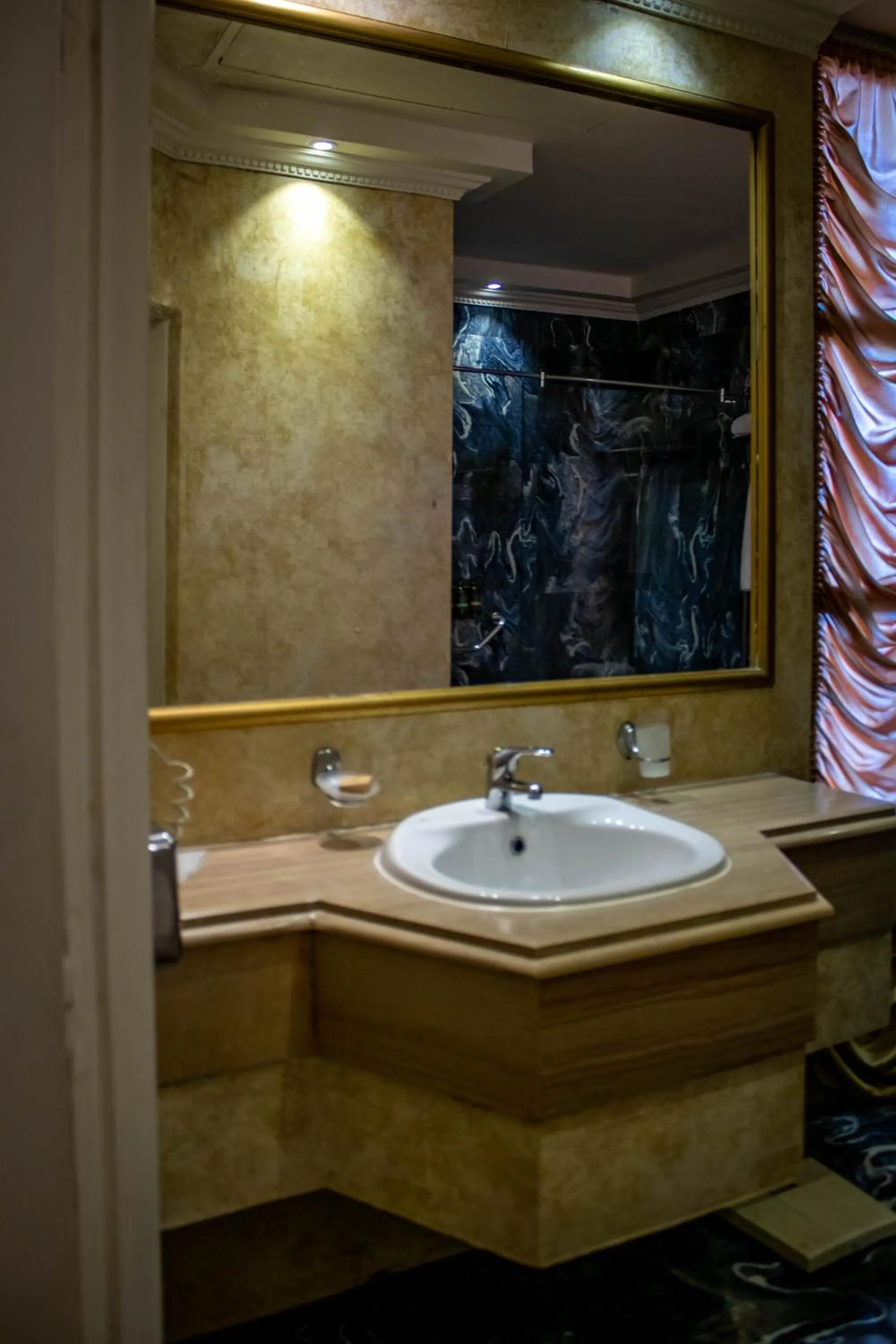 Bathroom in Windsor Palace Luxury Heritage Hotel Since 1906 by Paradise Inn Group