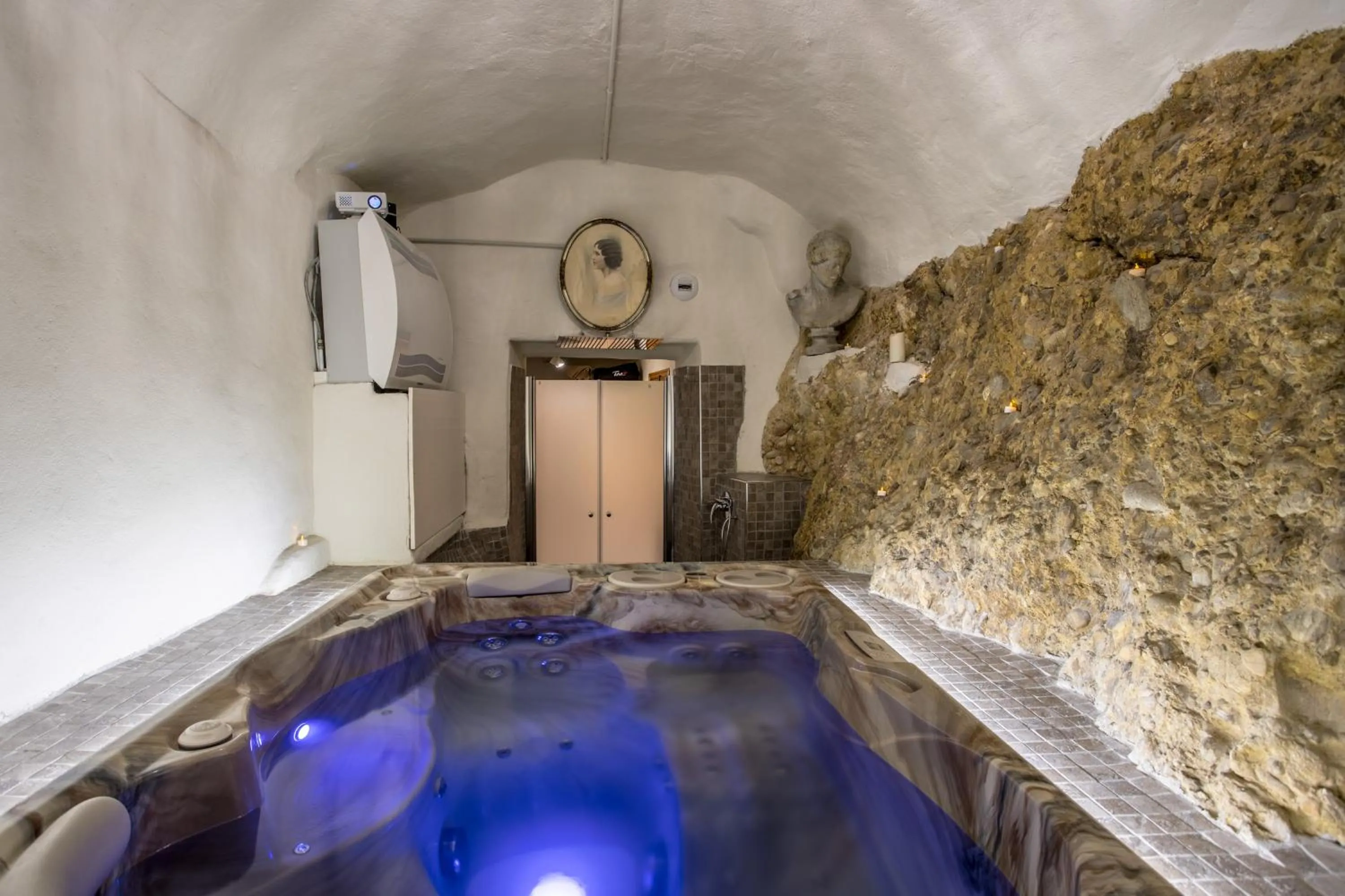 Hot Tub in La Bombonière & Spa