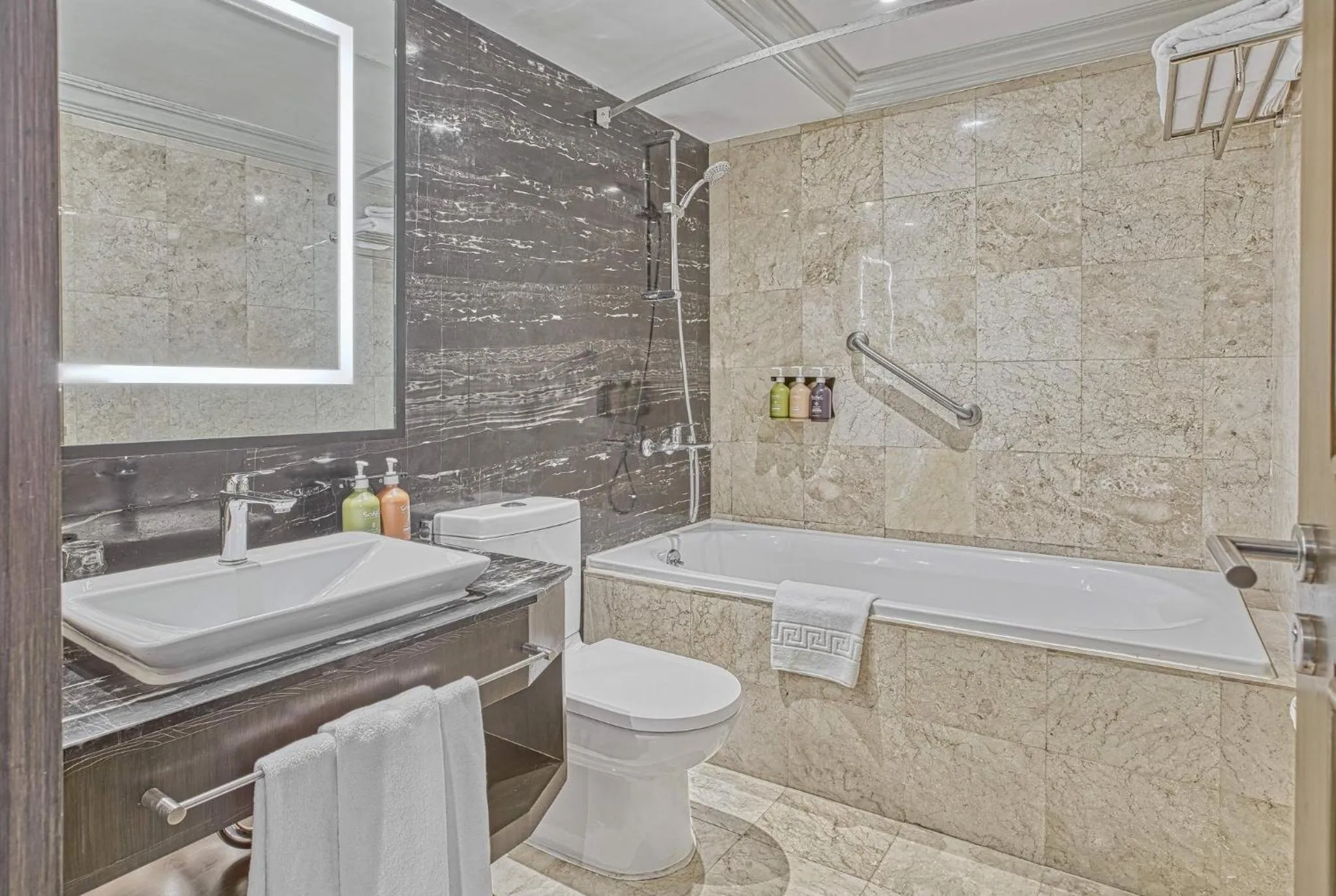 Bathroom in Holiday Inn & Suites Manila Galleria by IHG
