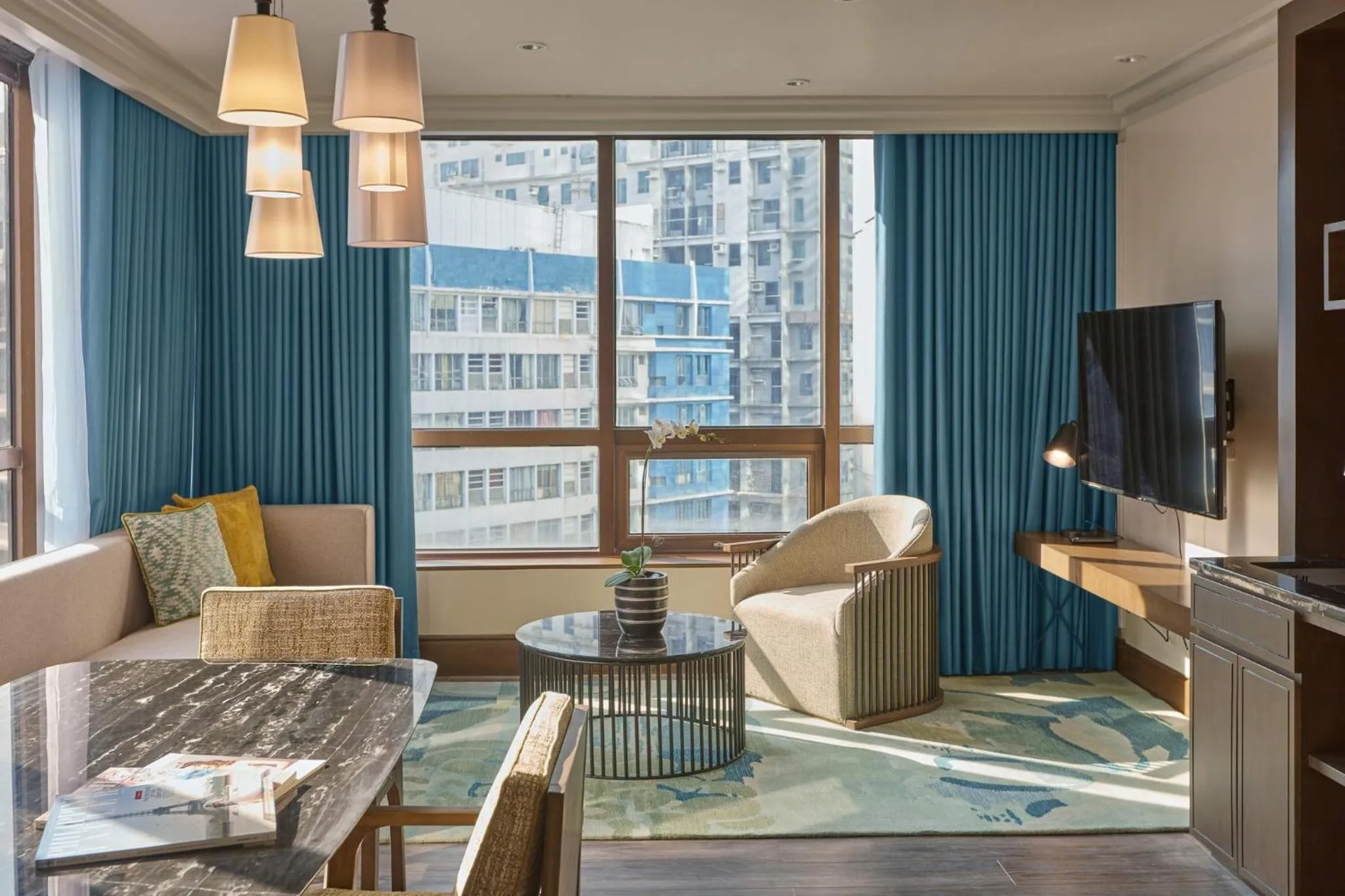 Photo of the whole room in Holiday Inn & Suites Manila Galleria by IHG