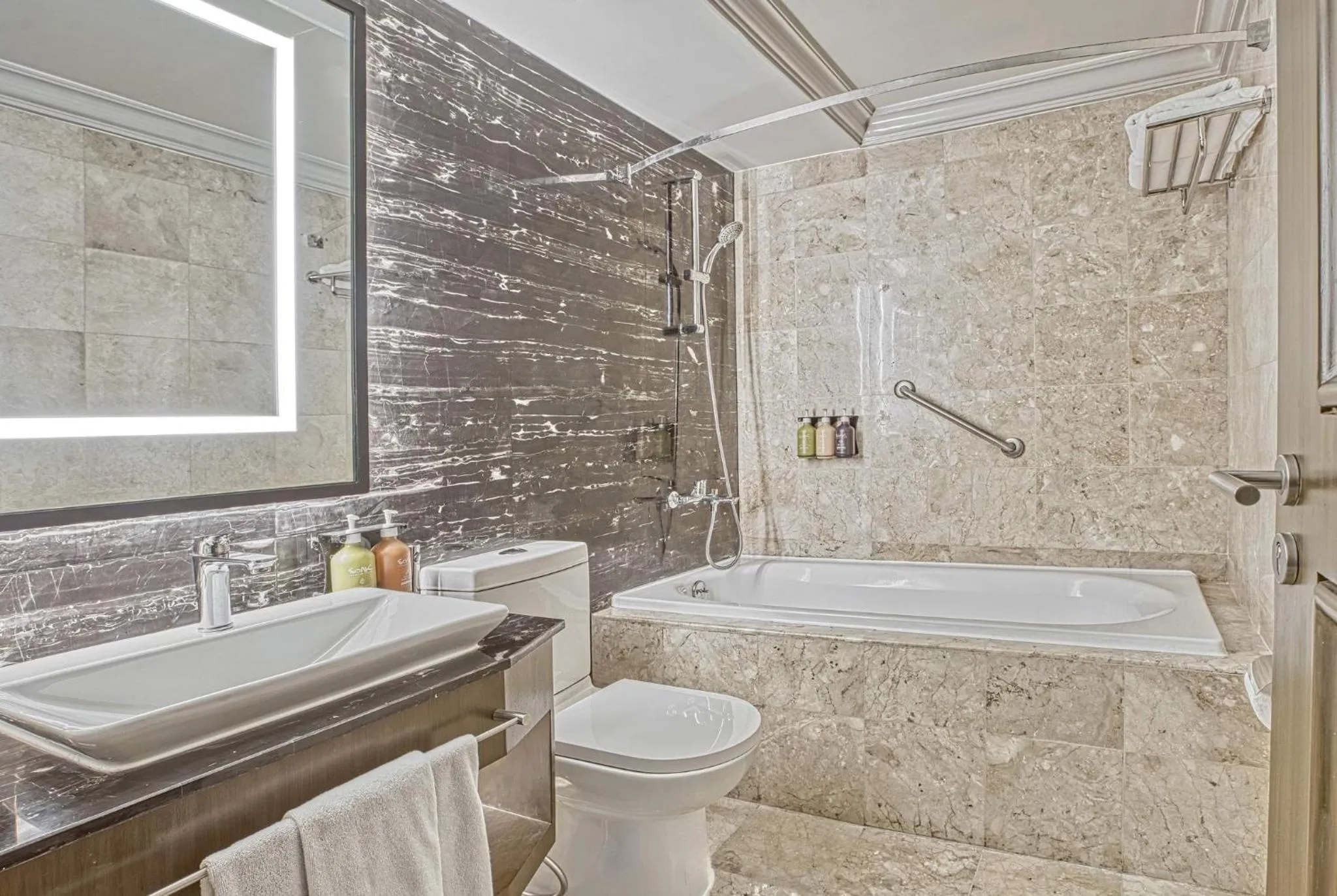 Bathroom in Holiday Inn & Suites Manila Galleria by IHG