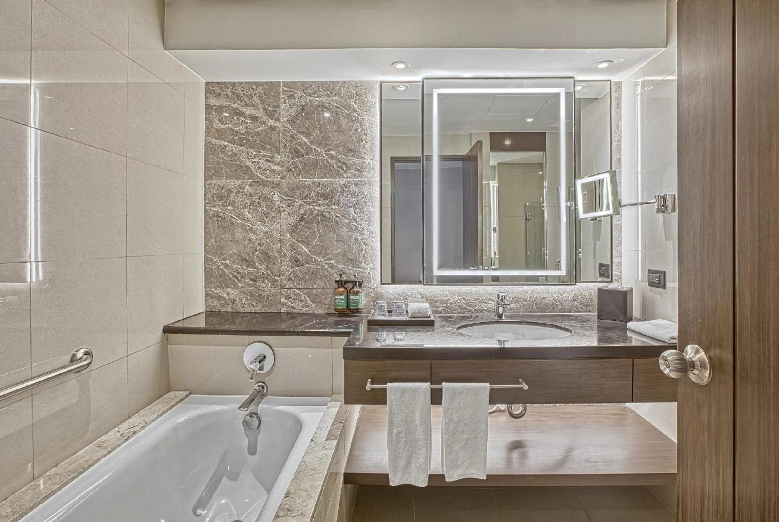 Bathroom in Holiday Inn & Suites Manila Galleria by IHG