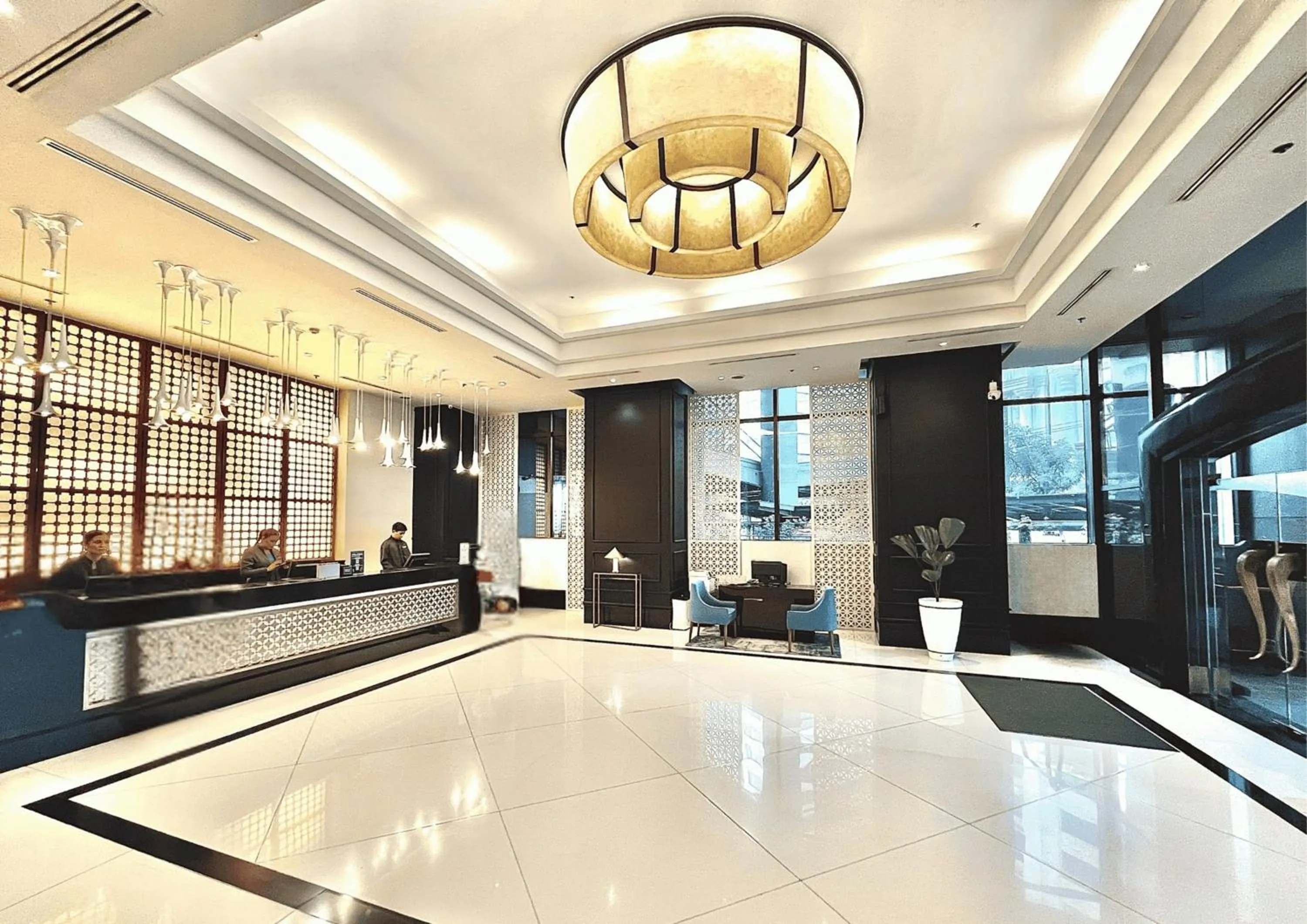 Property building in Holiday Inn & Suites Manila Galleria by IHG