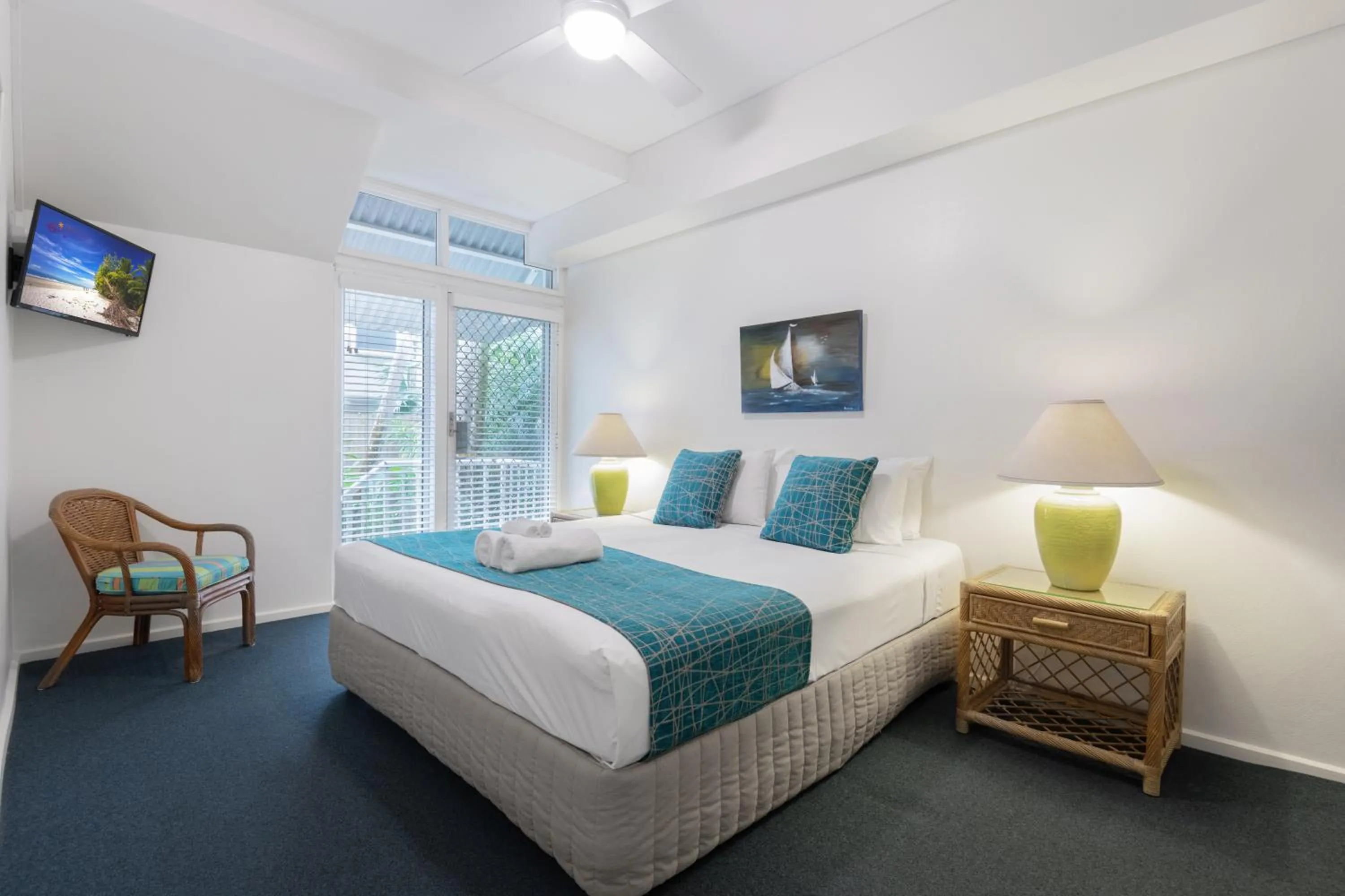 Bedroom, Bed in Balboa Apartments