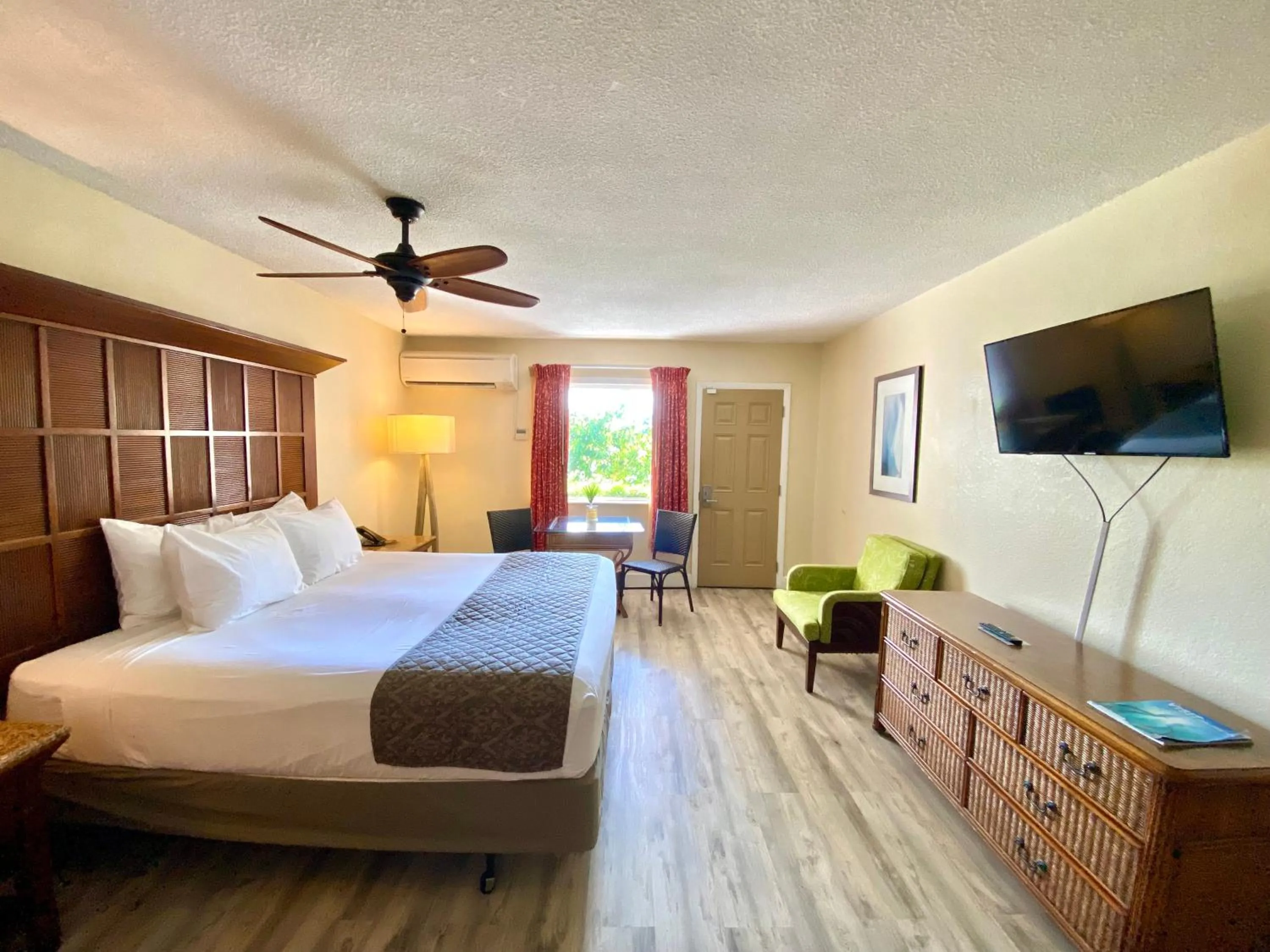 Bed in Bolongo Bay Beach Resort All Inclusive