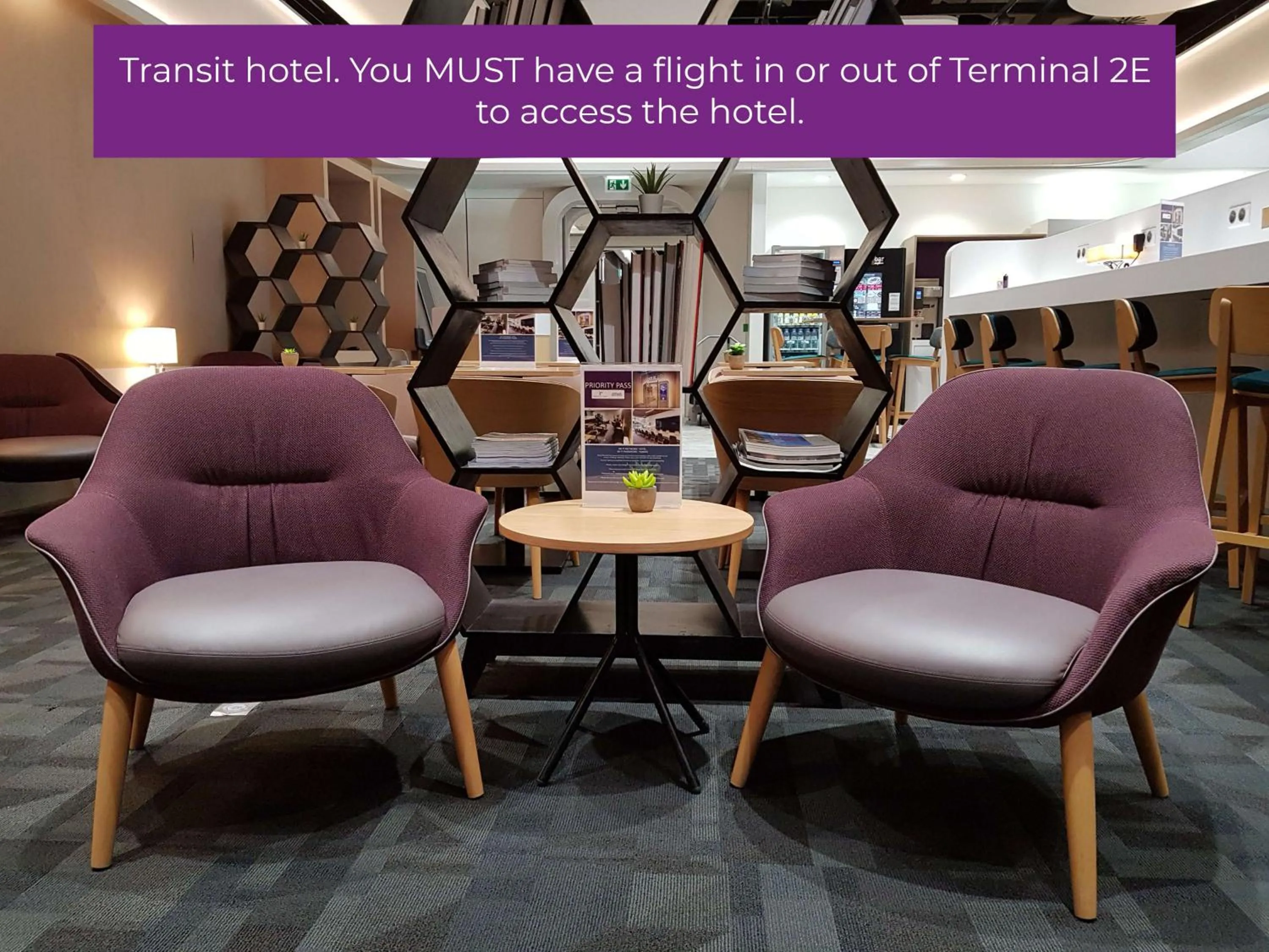 Lounge or bar in YOTELAIR Paris CDG - Transit Hotel - Terminal 2E