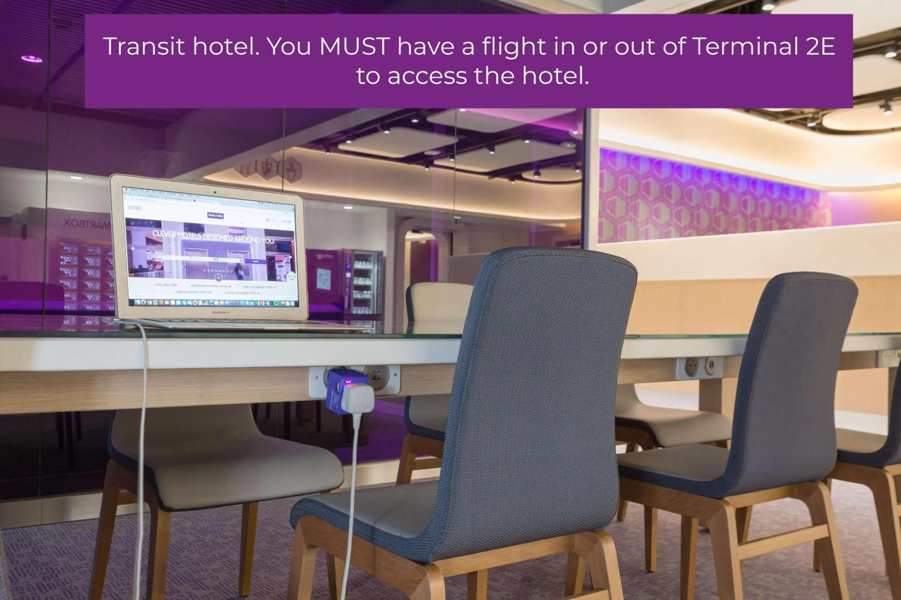 Lounge or bar in YOTELAIR Paris CDG - Transit Hotel - Terminal 2E