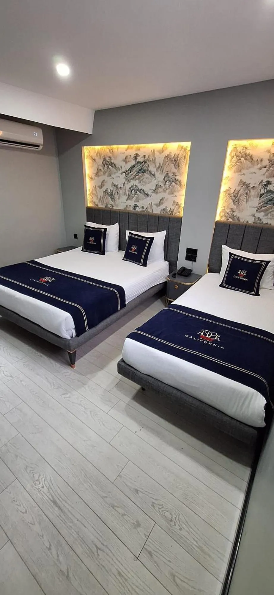 Family, Bed in Hotel California