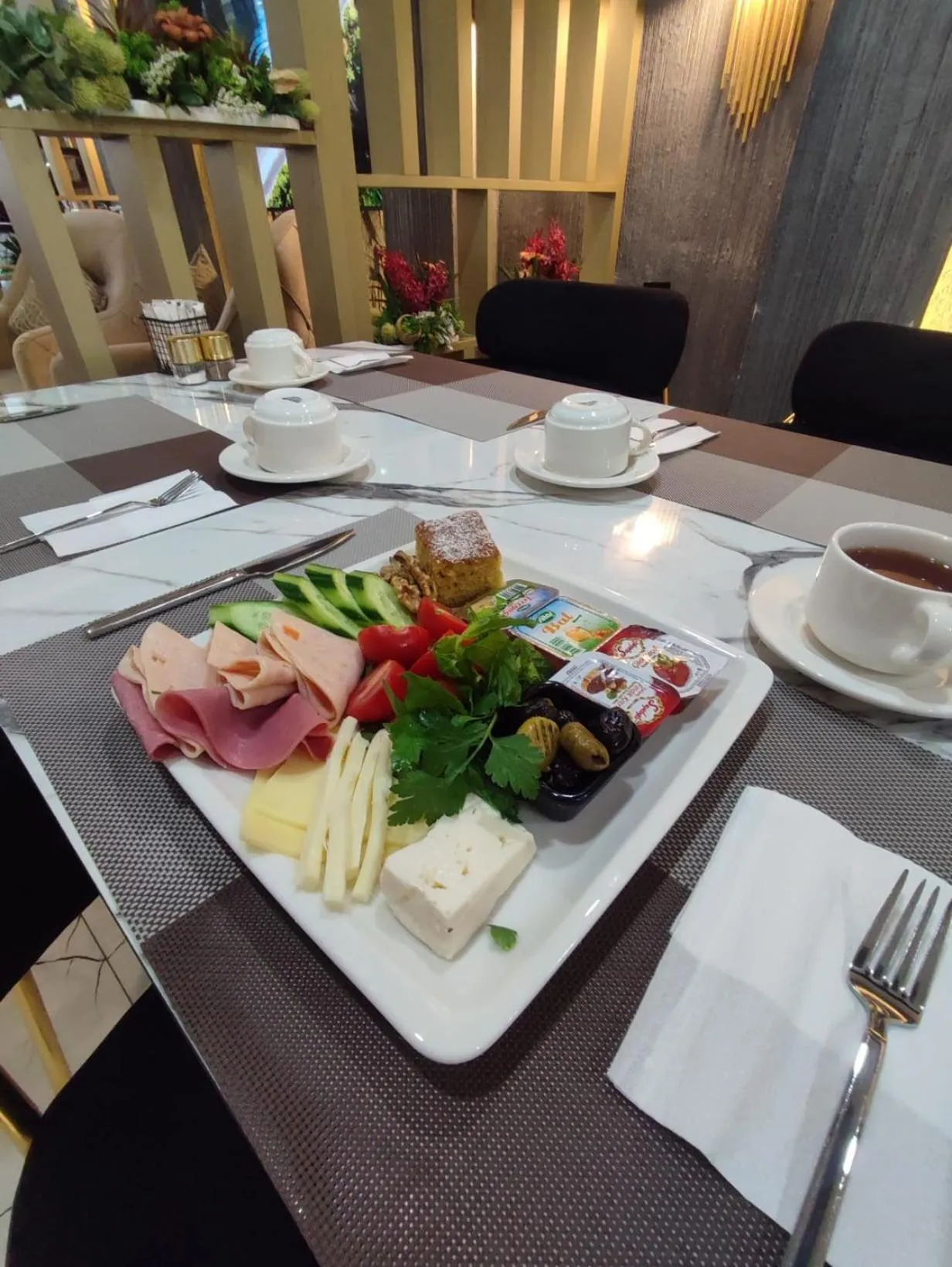 Breakfast in Hotel California