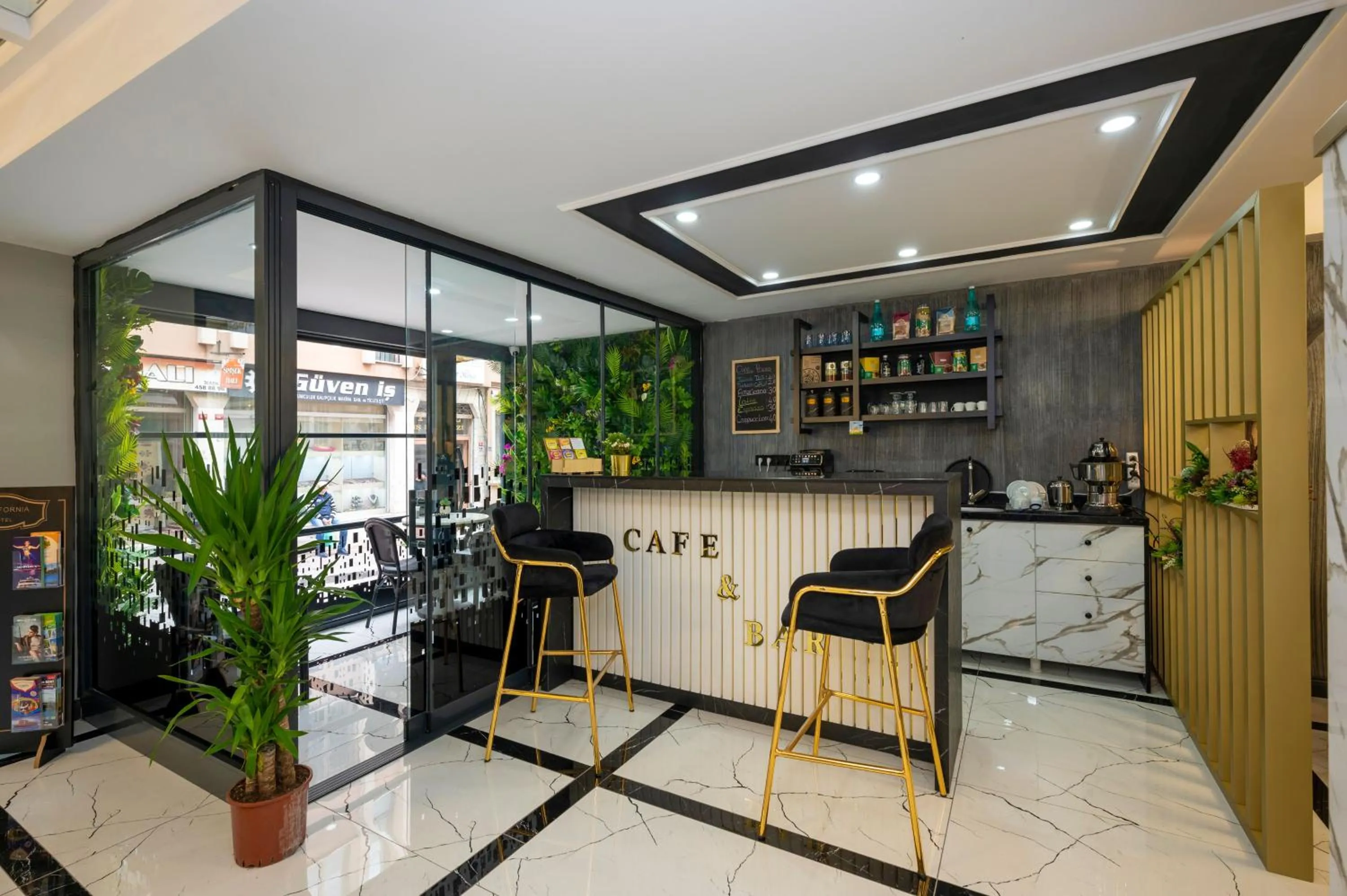 Coffee/tea facilities in Hotel California