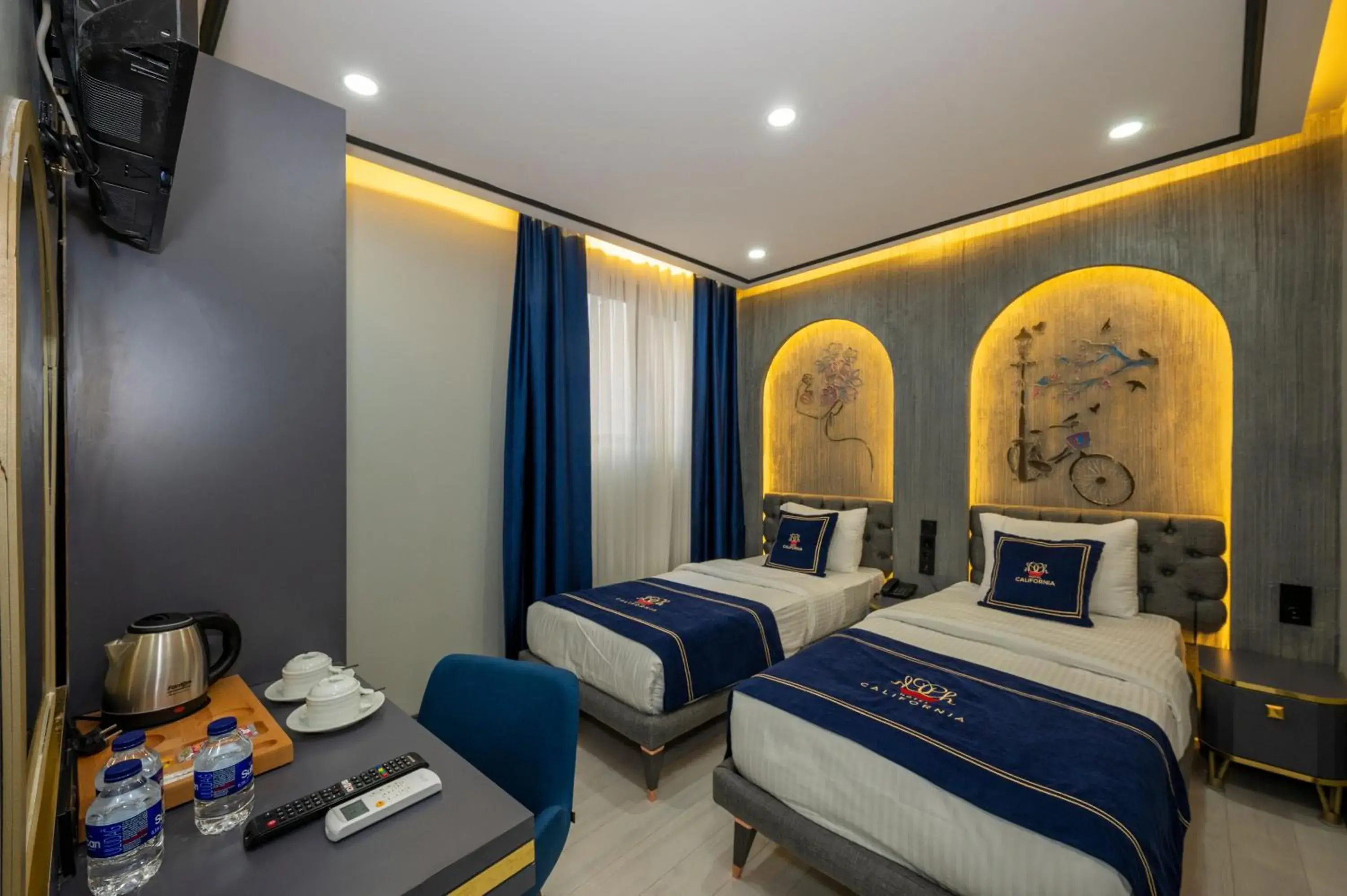 Standard Twin Room with Courtyard View in Hotel California Standard Twin Room with Courtyard View in Hotel California