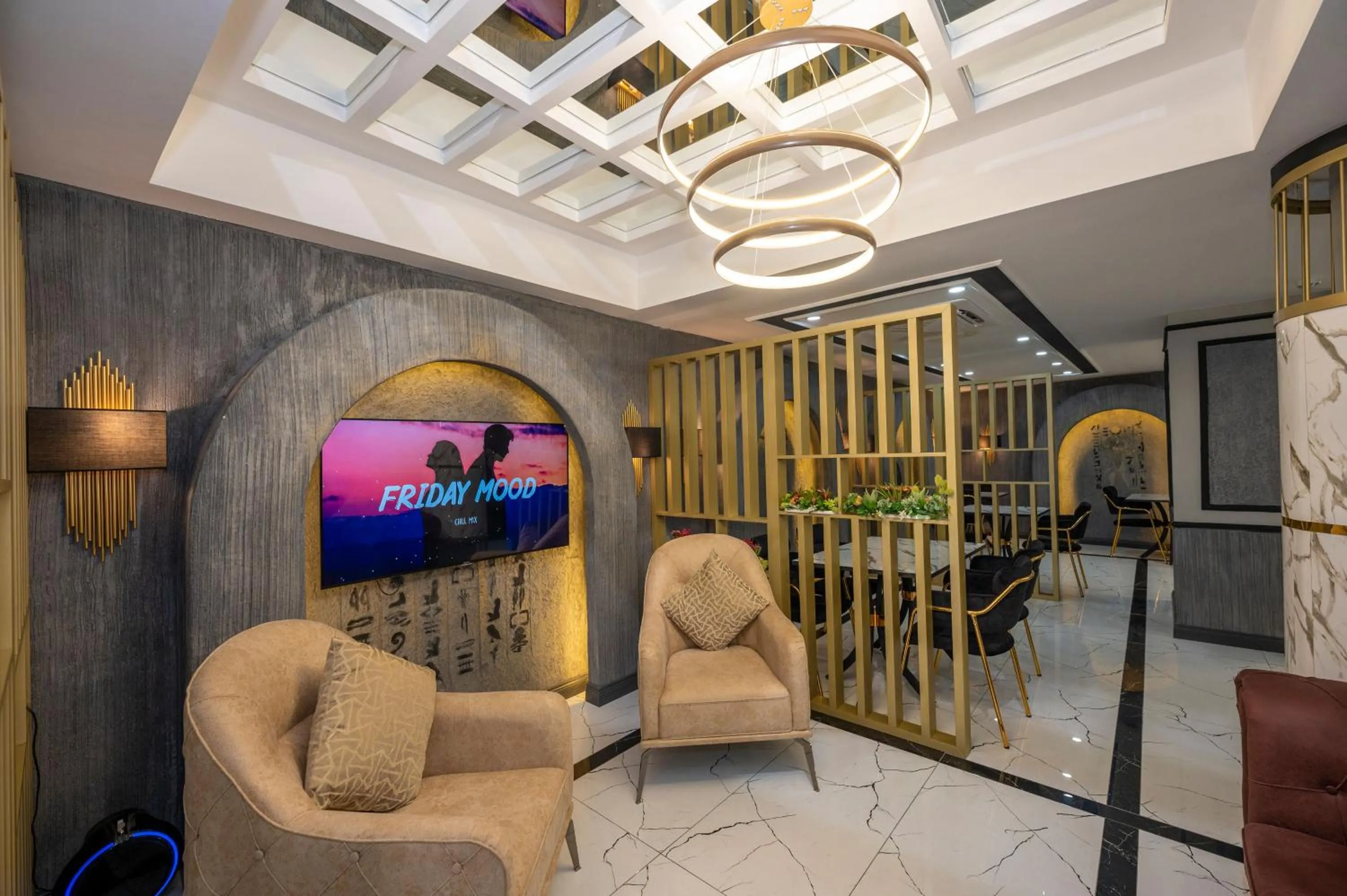 Communal lounge/ TV room in Hotel California