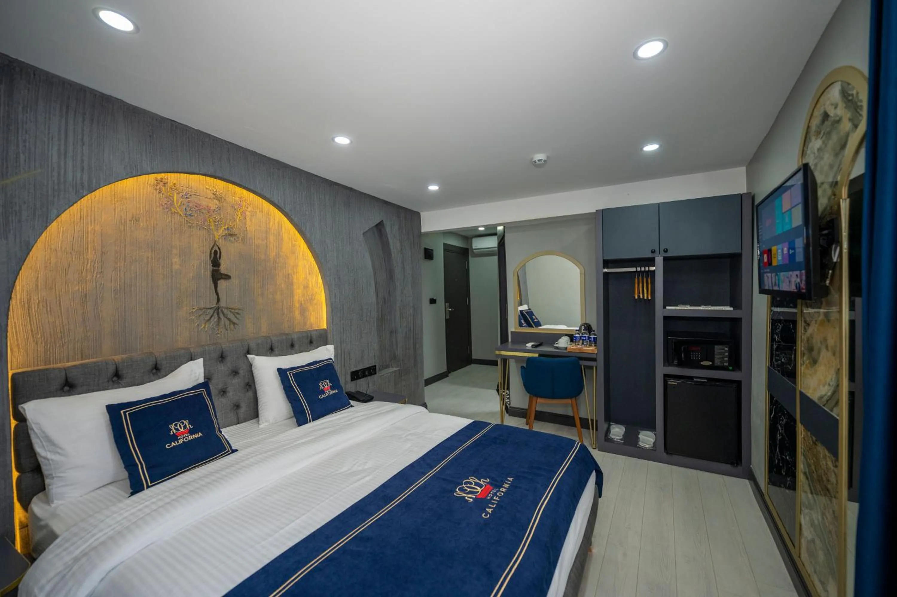 Bedroom, Bed in Hotel California