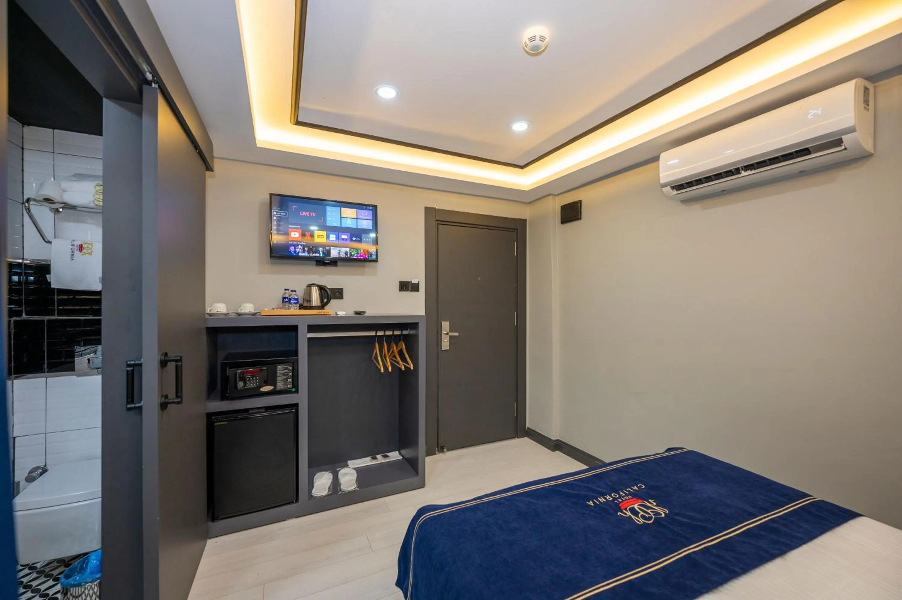 TV and multimedia, Bed in Hotel California