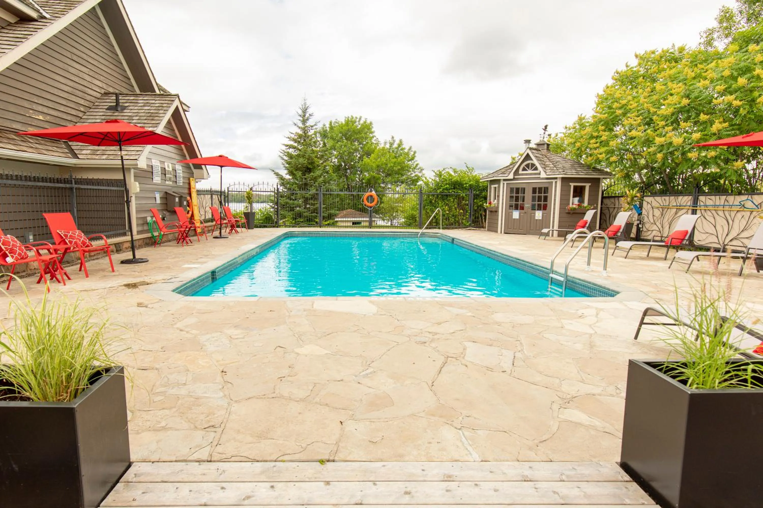 Swimming pool in Rawley Resort, Spa & Marina