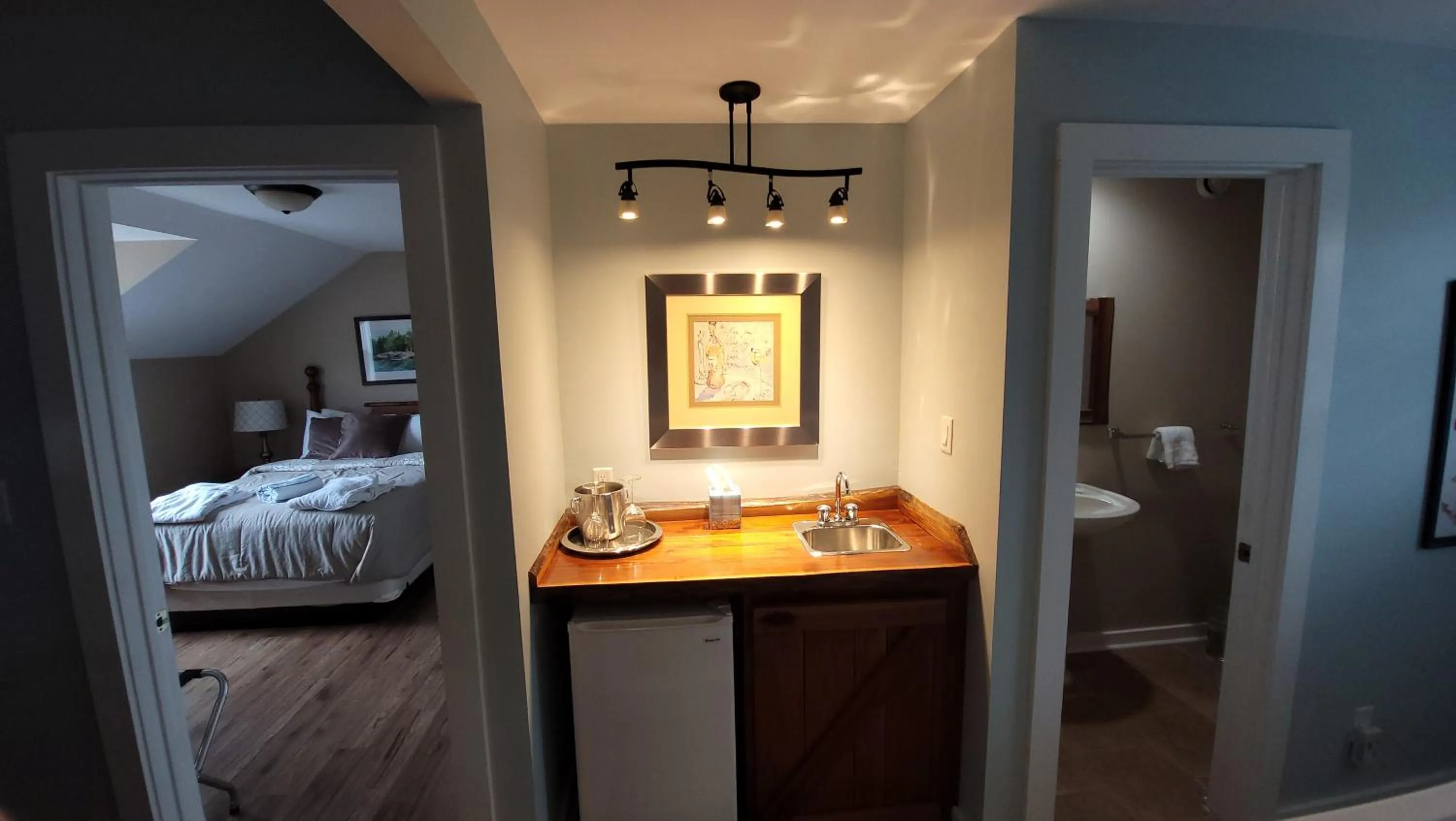 oven, Bed in Rawley Resort, Spa & Marina