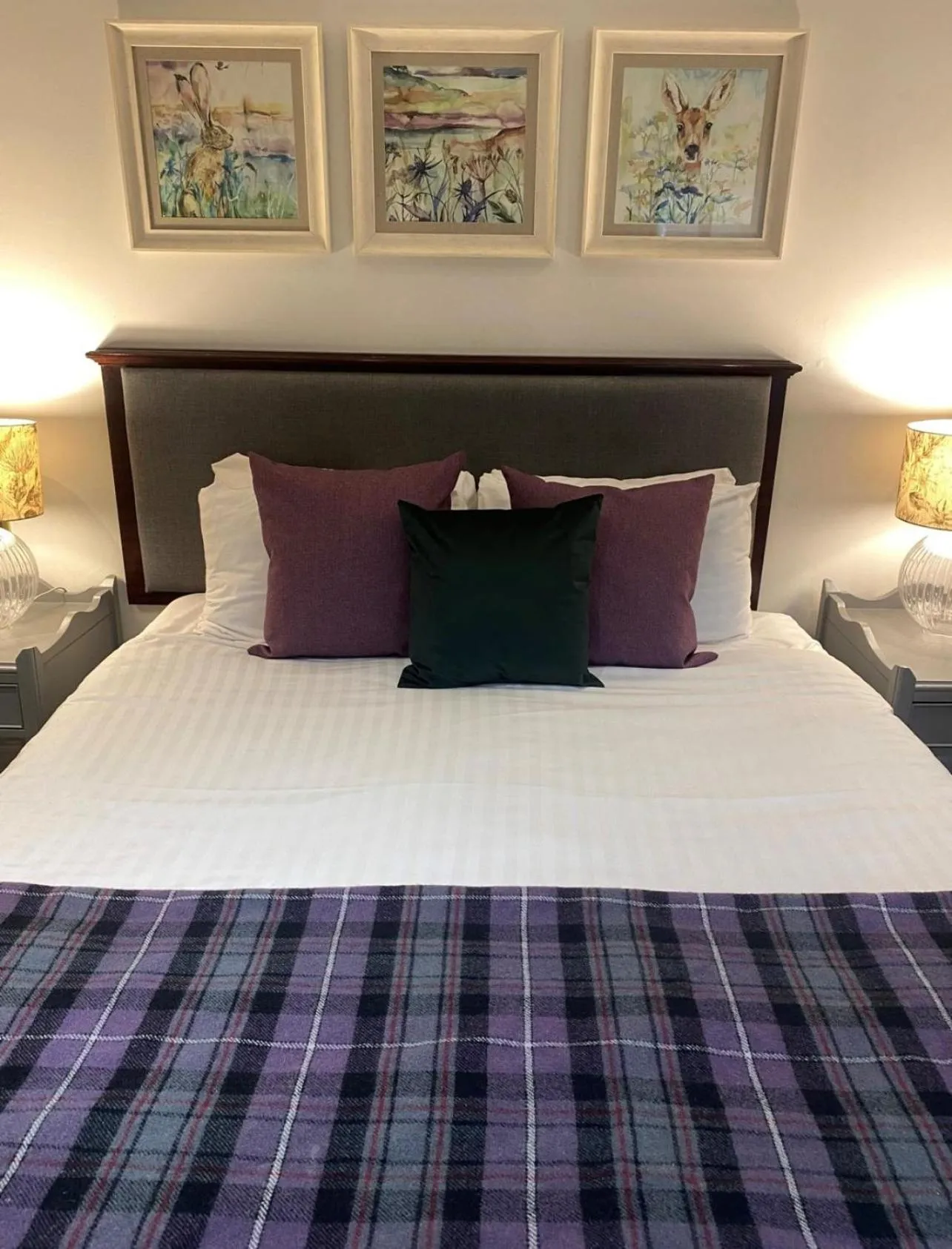 Bed in The Royal George Hotel