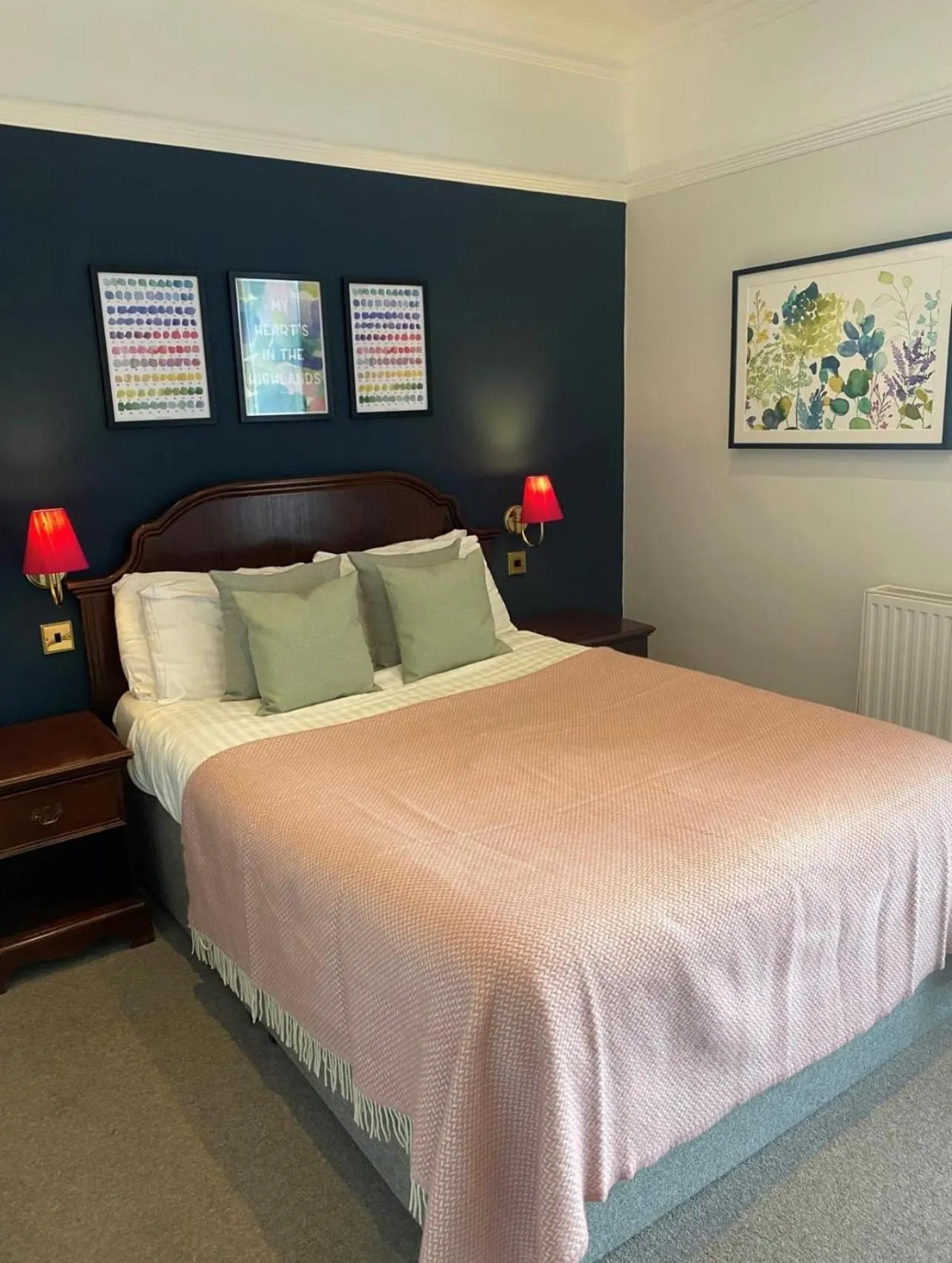 Bed in The Royal George Hotel