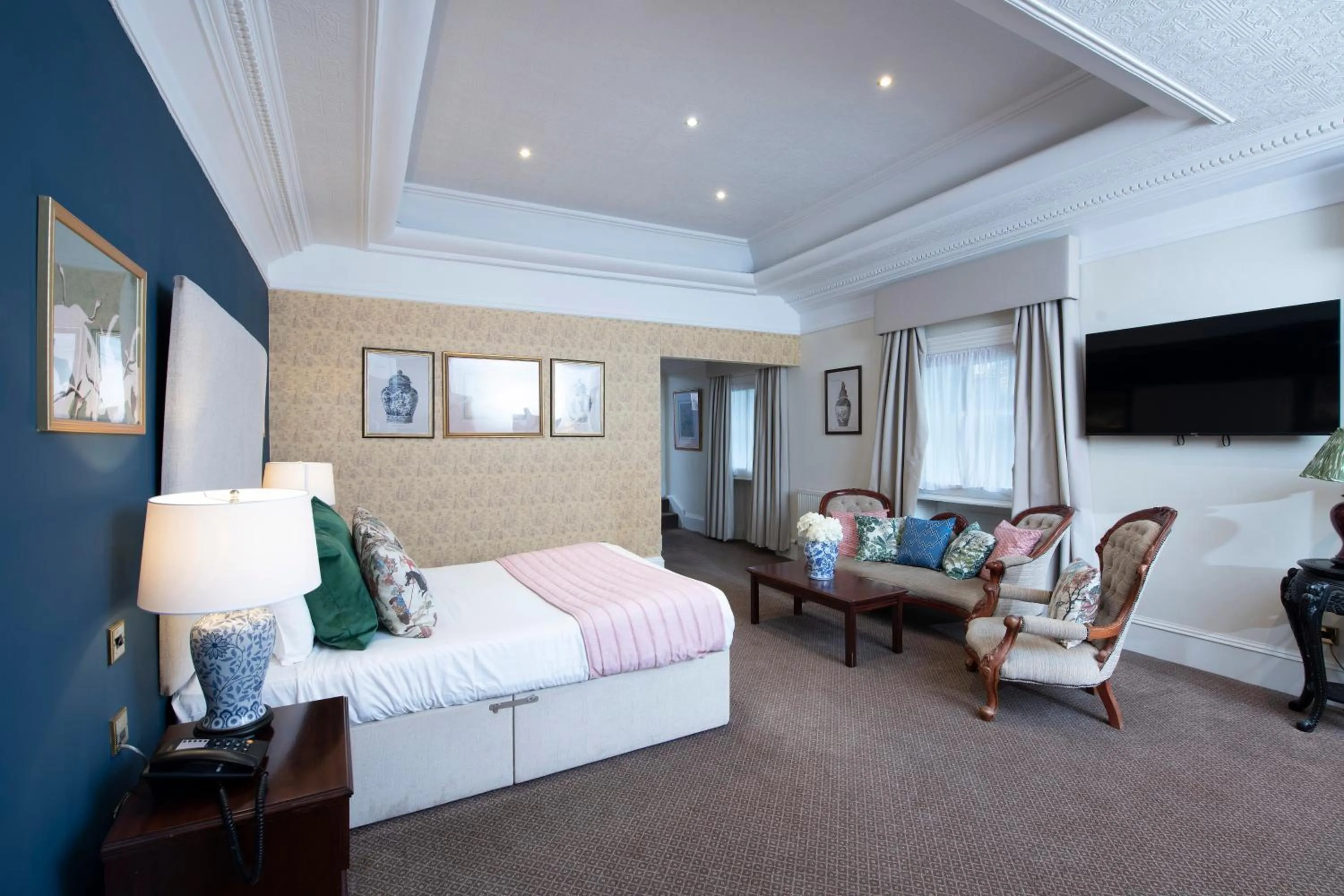 Bed in The Royal George Hotel