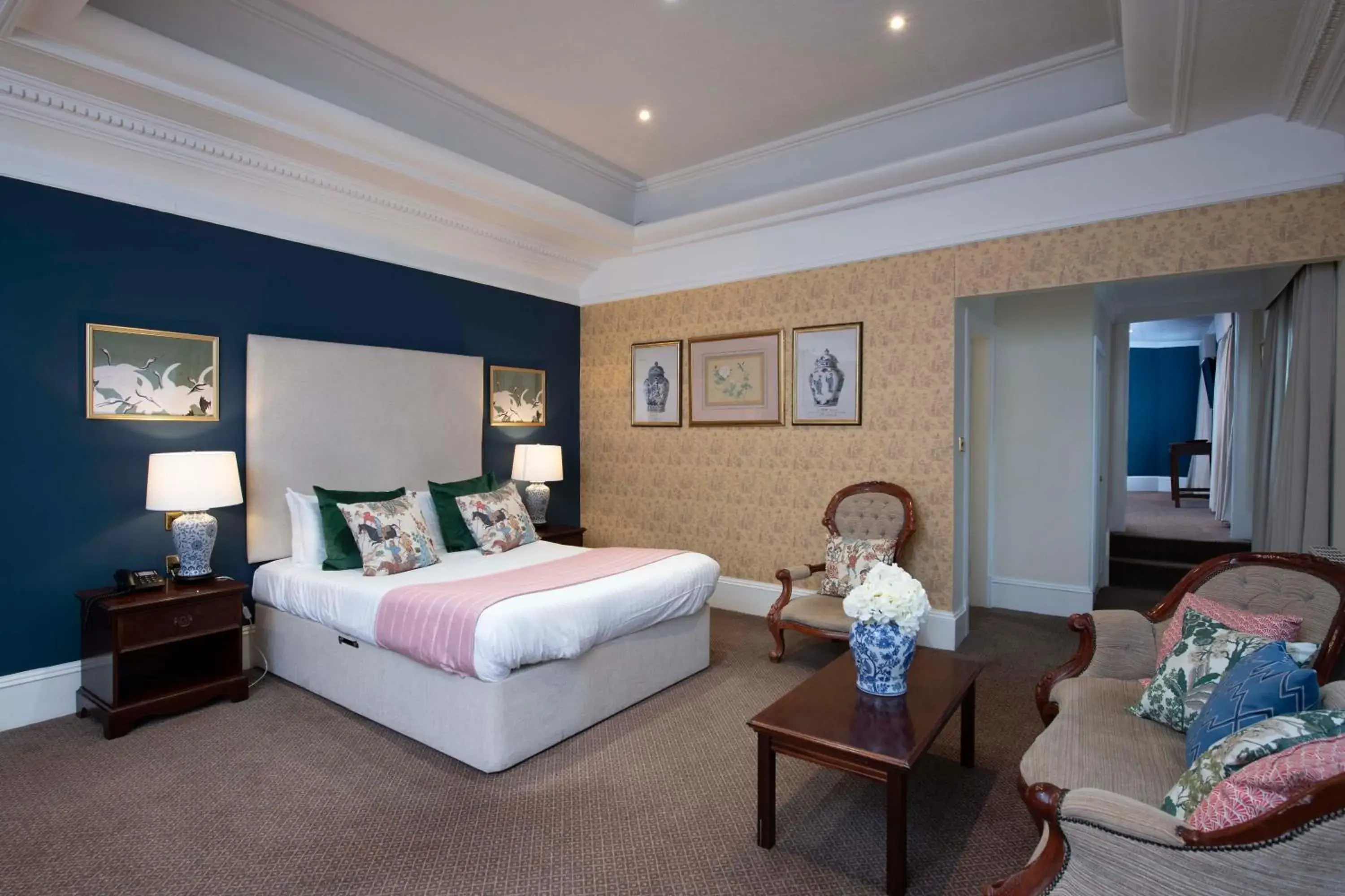 Double or Twin Room with River View in The Royal George Hotel Double or Twin Room with River View in The Royal George Hotel