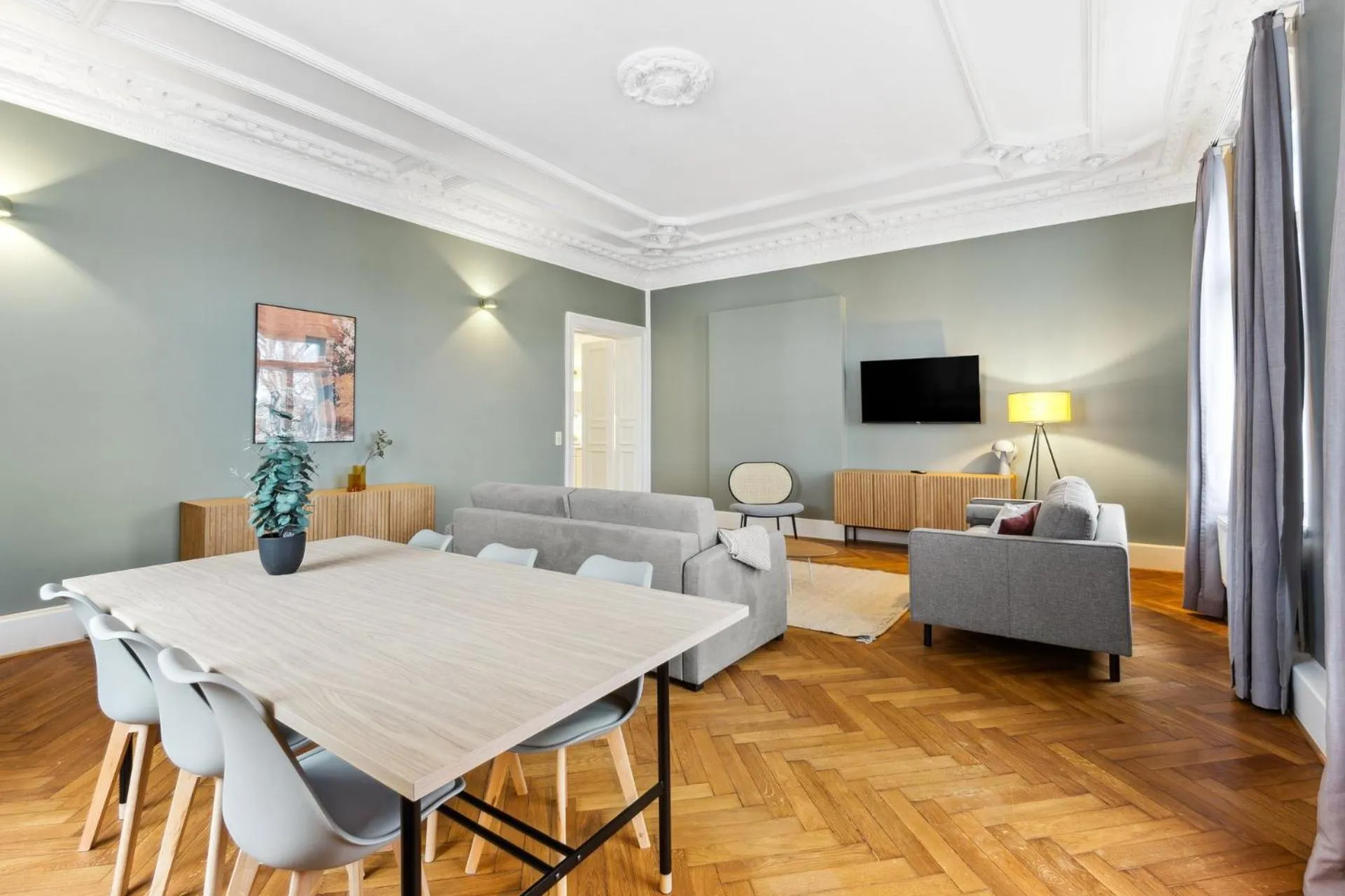 TV and multimedia in Limehome Dresden Antonstraße