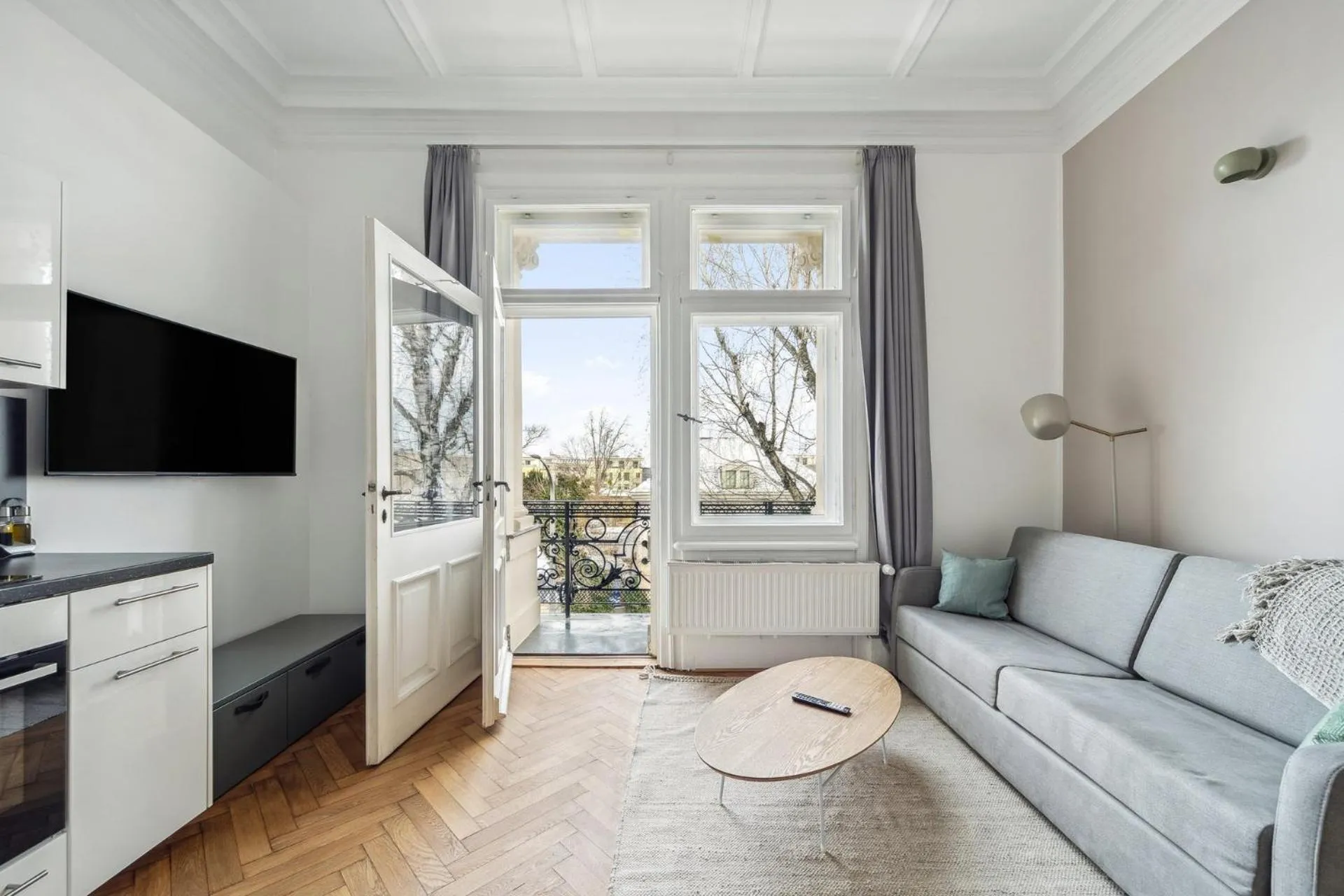 TV and multimedia in Limehome Dresden Antonstraße