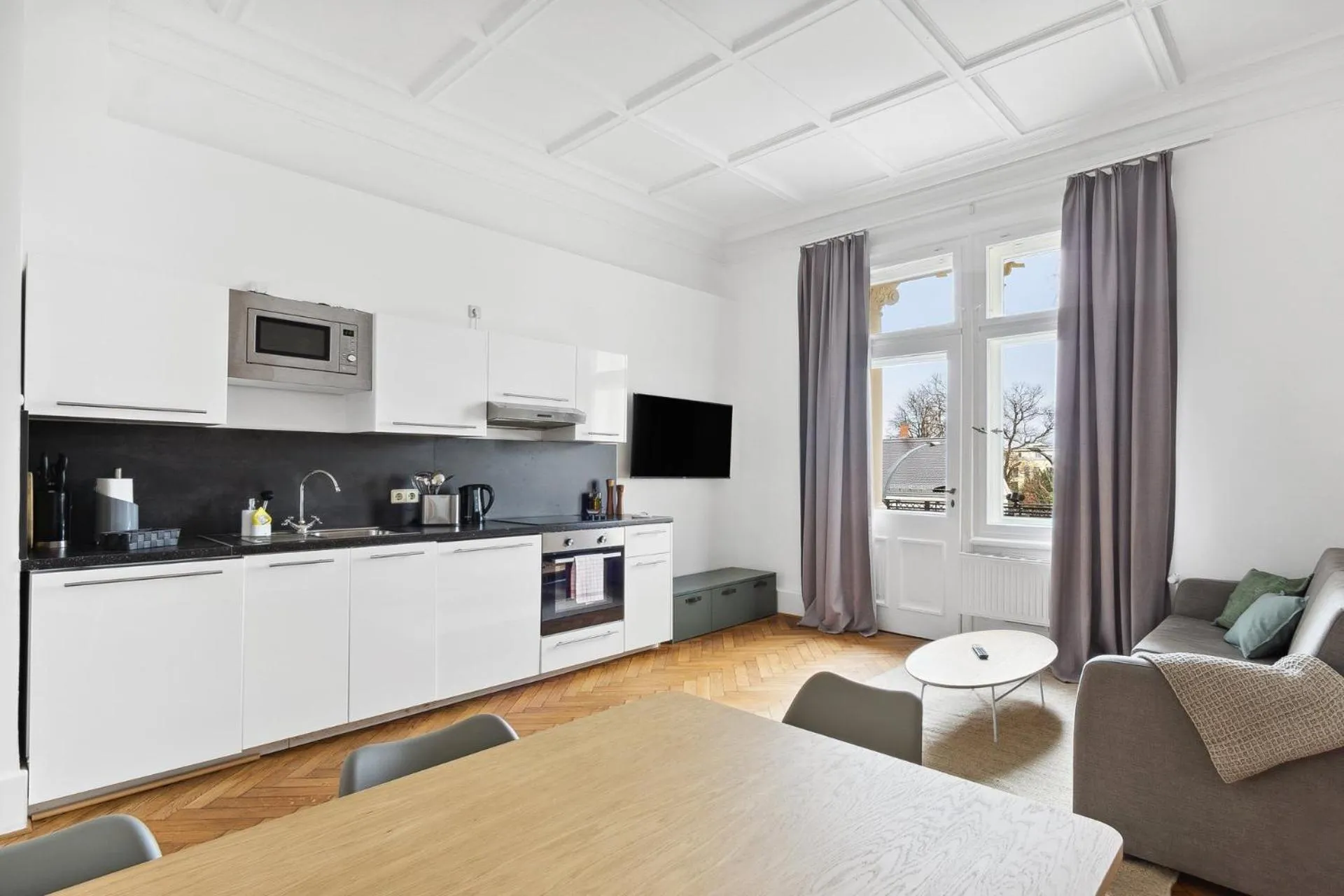 TV and multimedia in Limehome Dresden Antonstraße