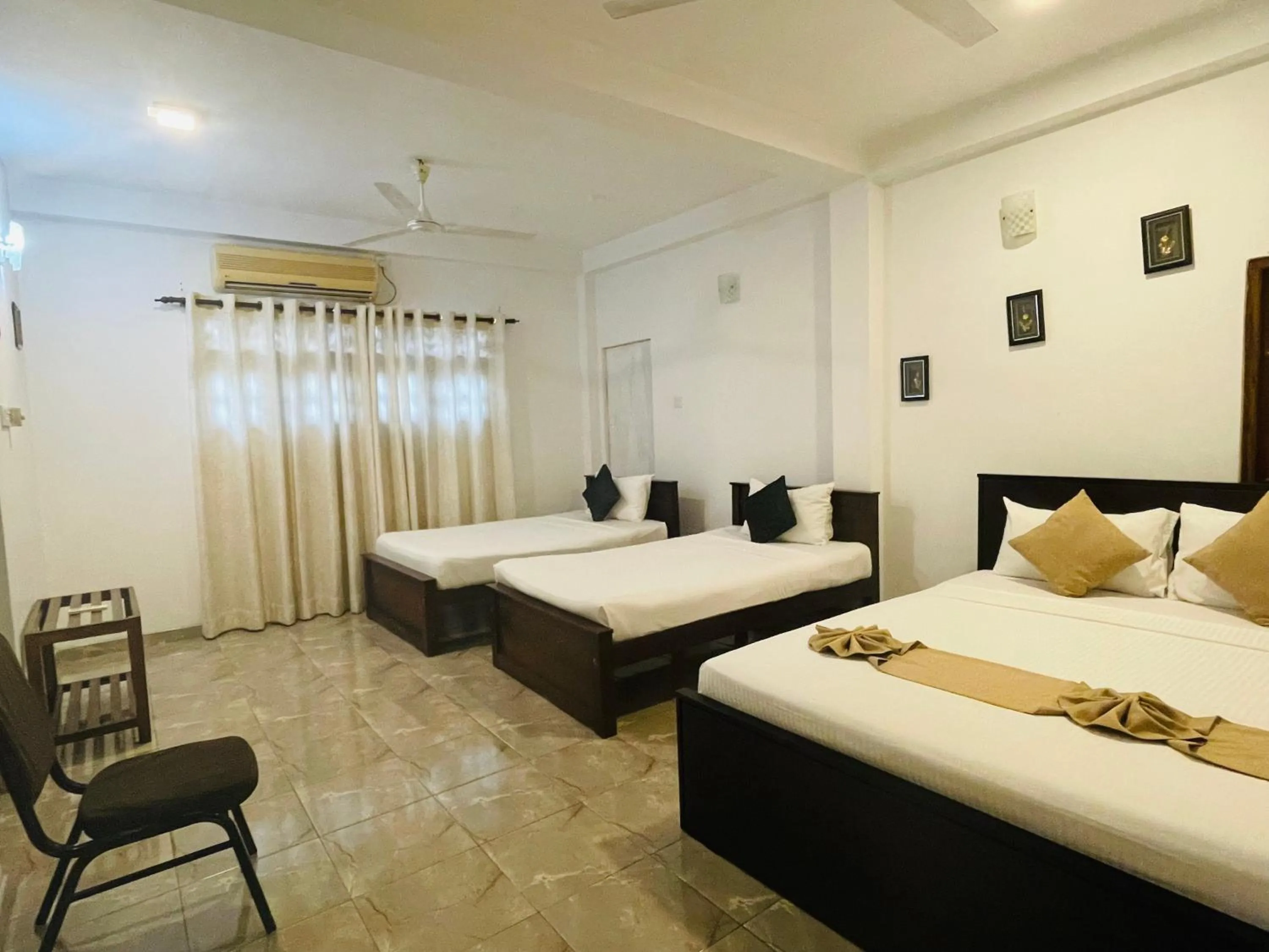 Family Room in Sholay Villa Galle