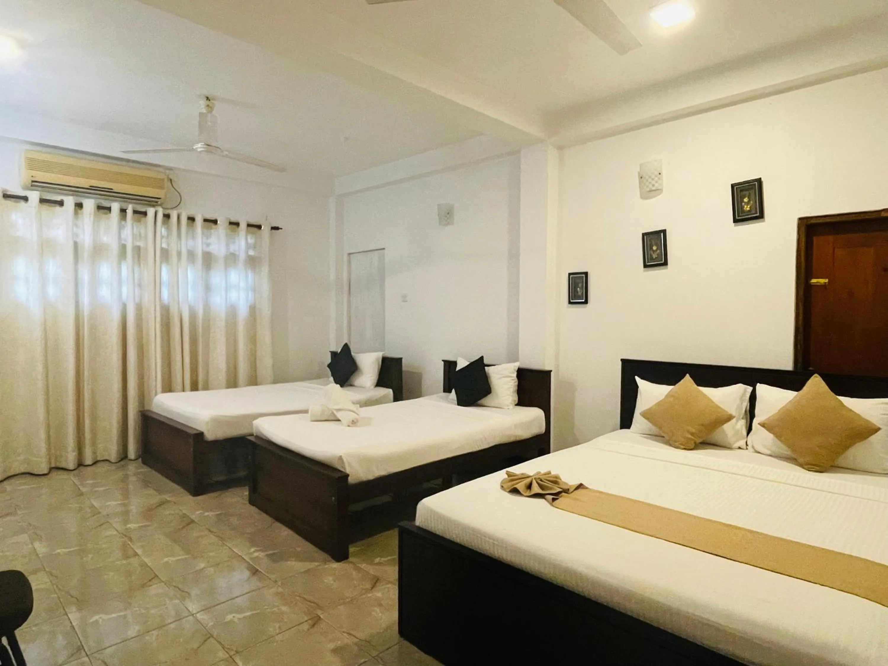 Family Room in Sholay Villa Galle